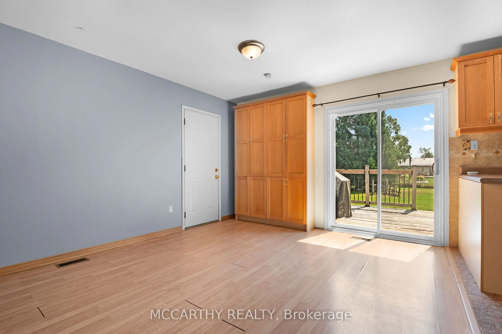 380 Main Street W