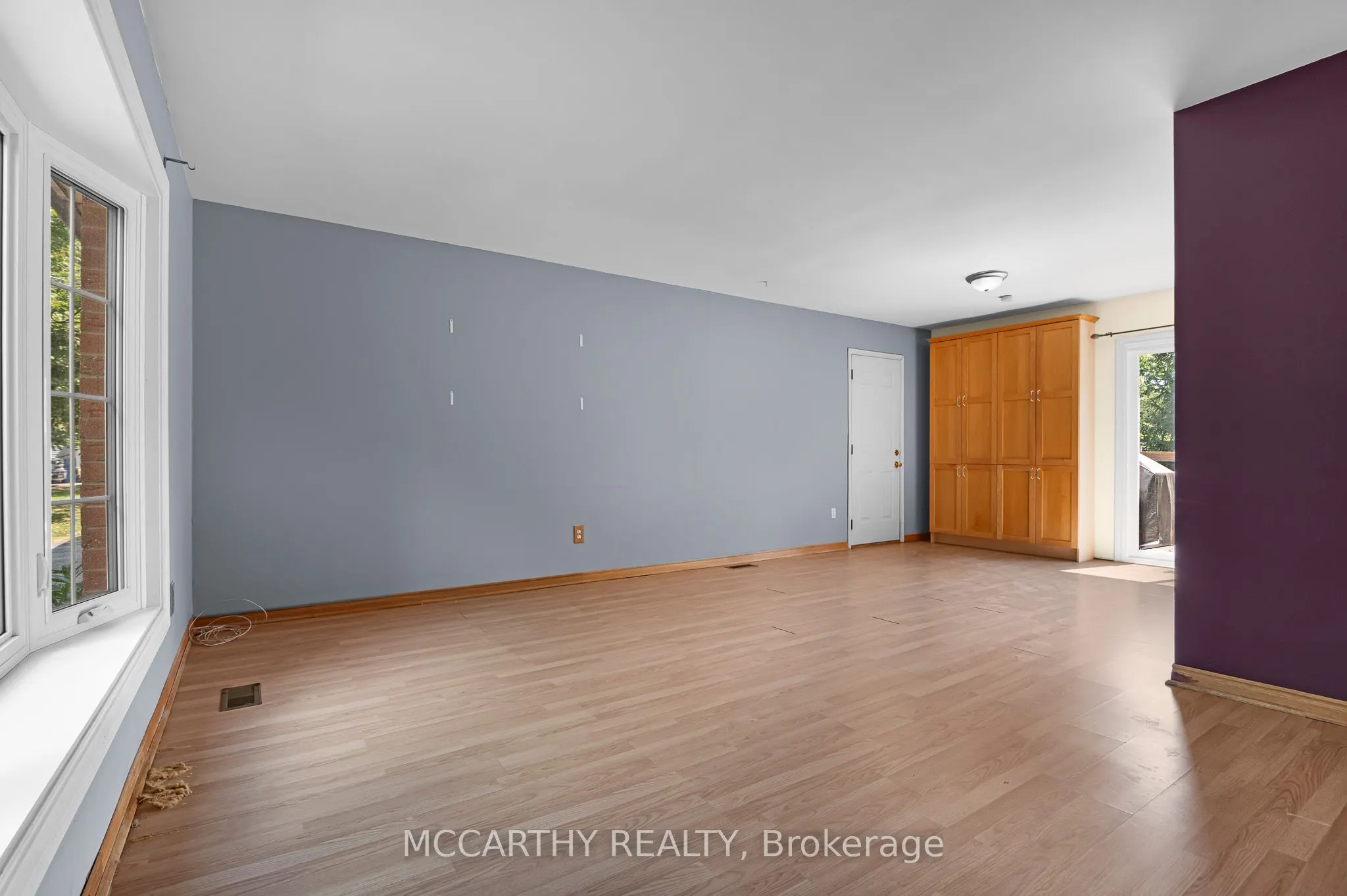 380 Main Street W
