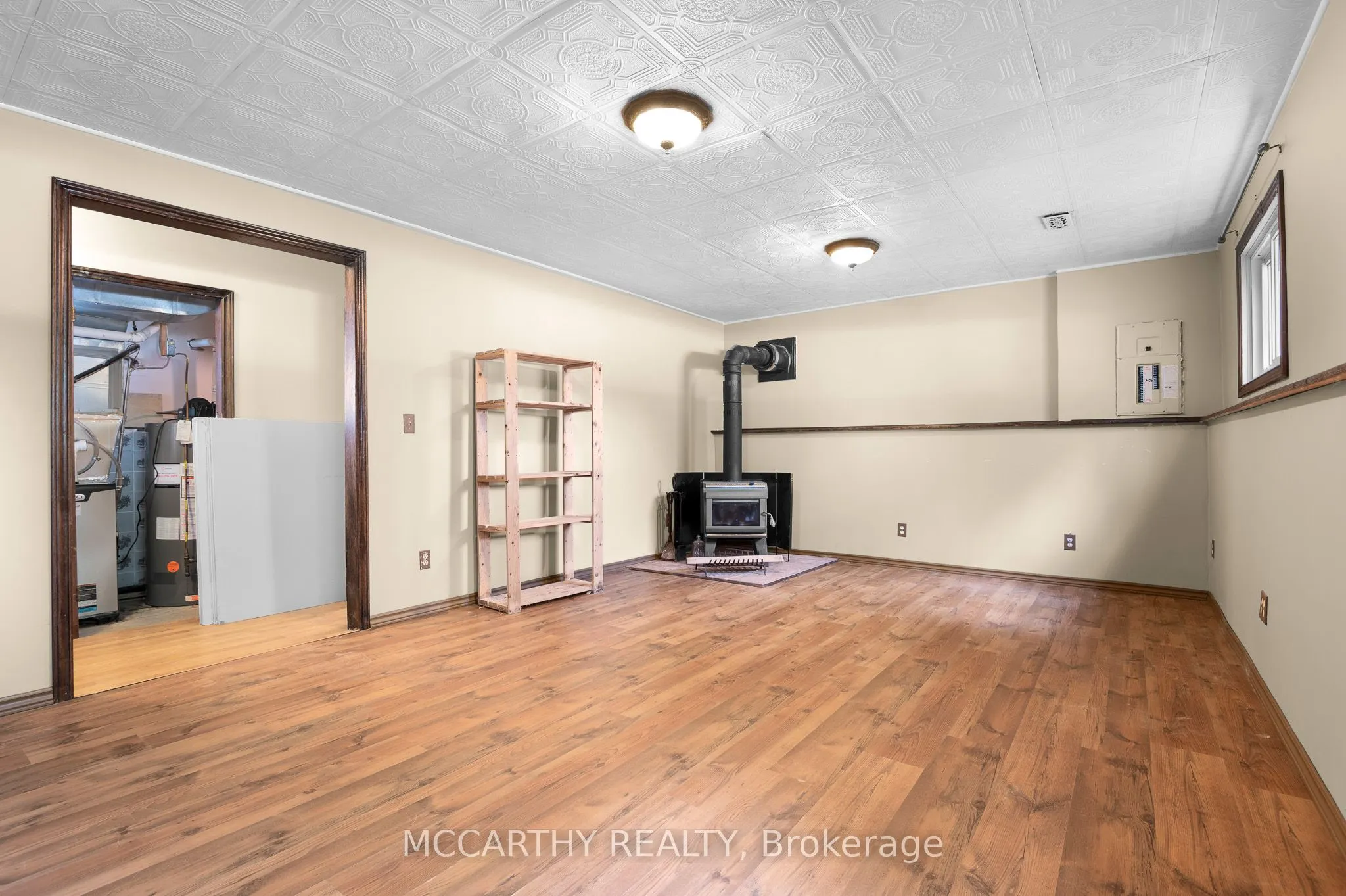 380 Main Street W