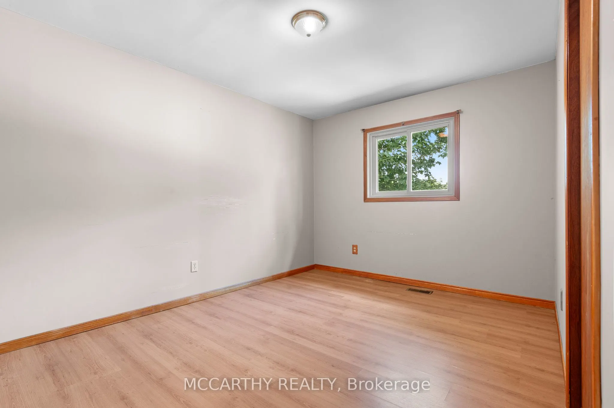 380 Main Street W