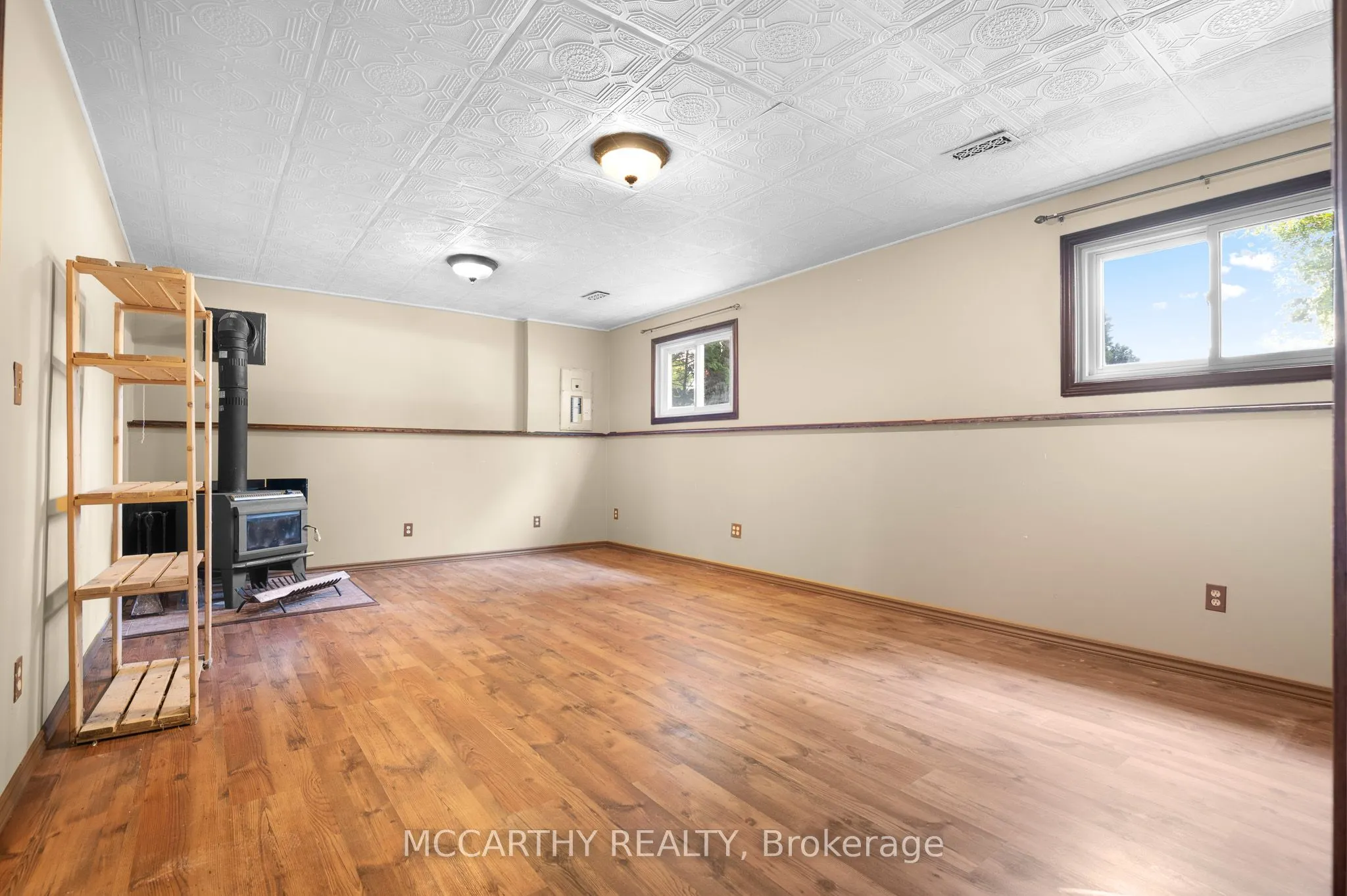 380 Main Street W