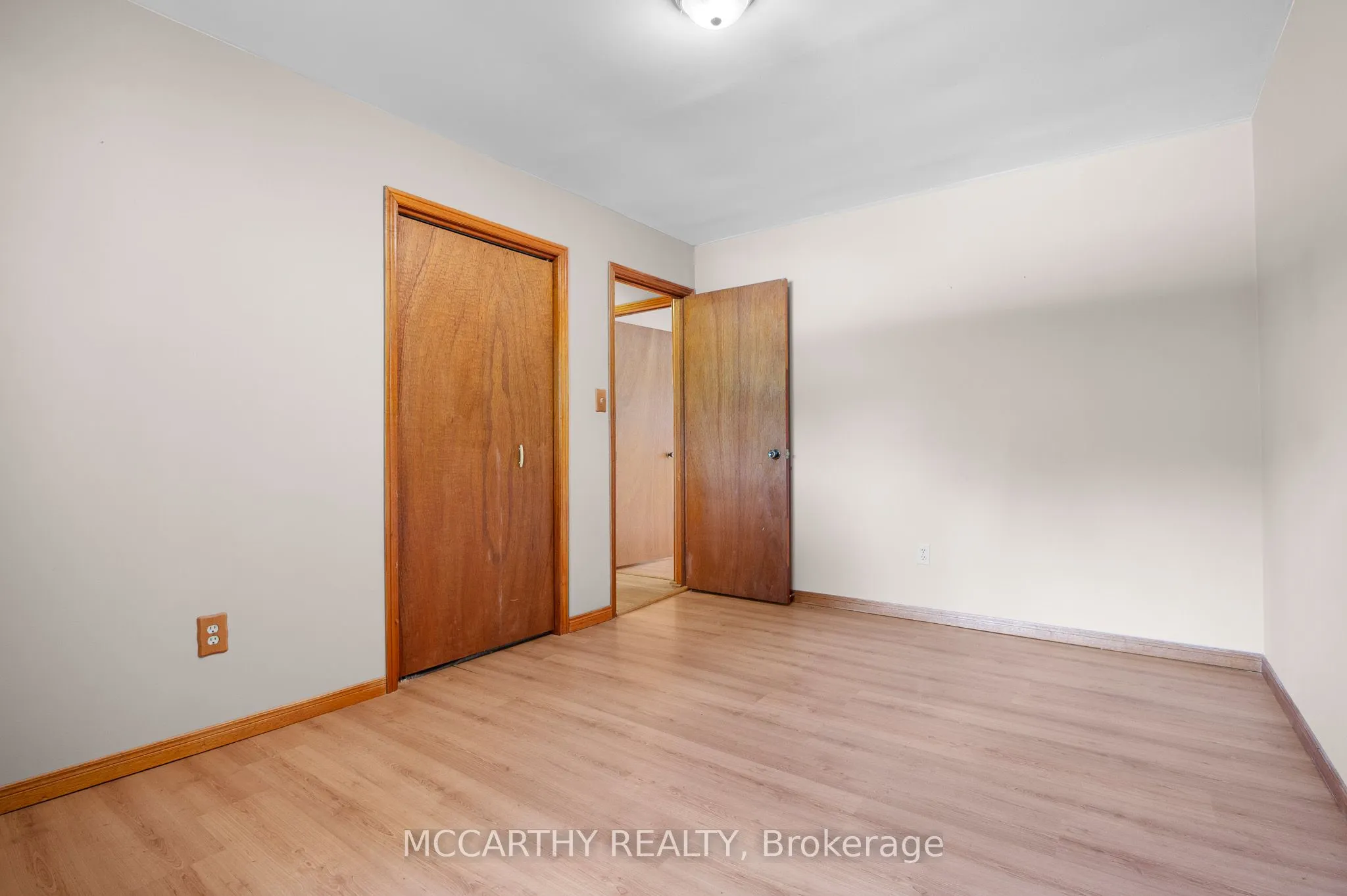 380 Main Street W