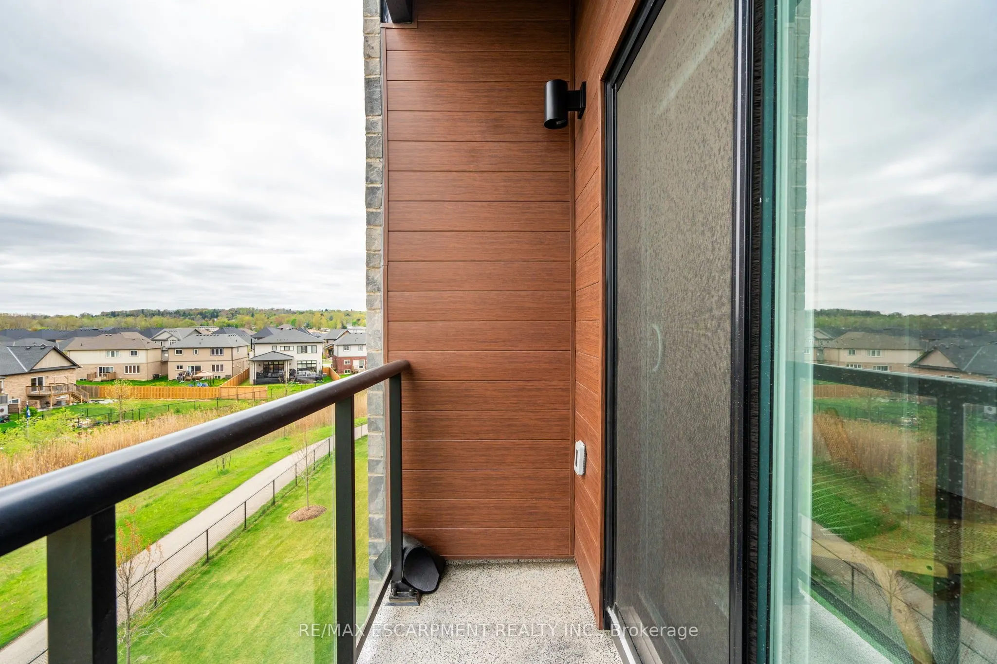 118 SUMMERSIDES Boulevard, #307