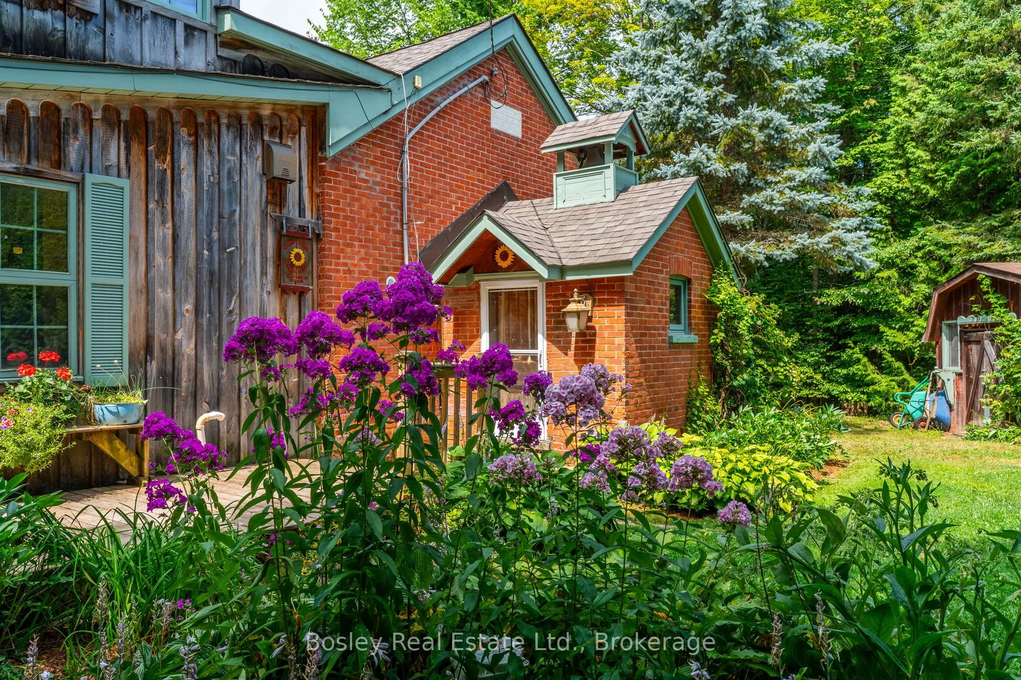 355276 The Blue Mountains Euphrasia Townline