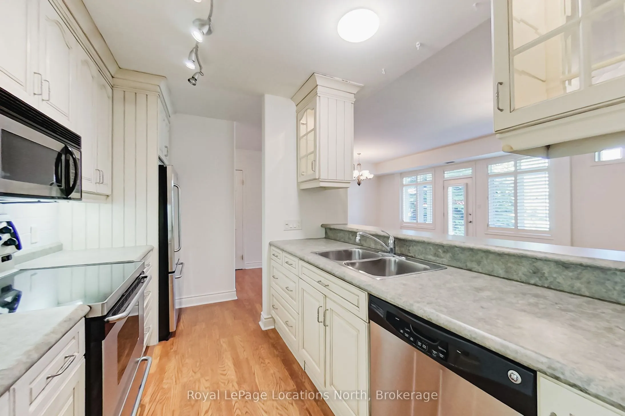 10 Bay Street E, #104
