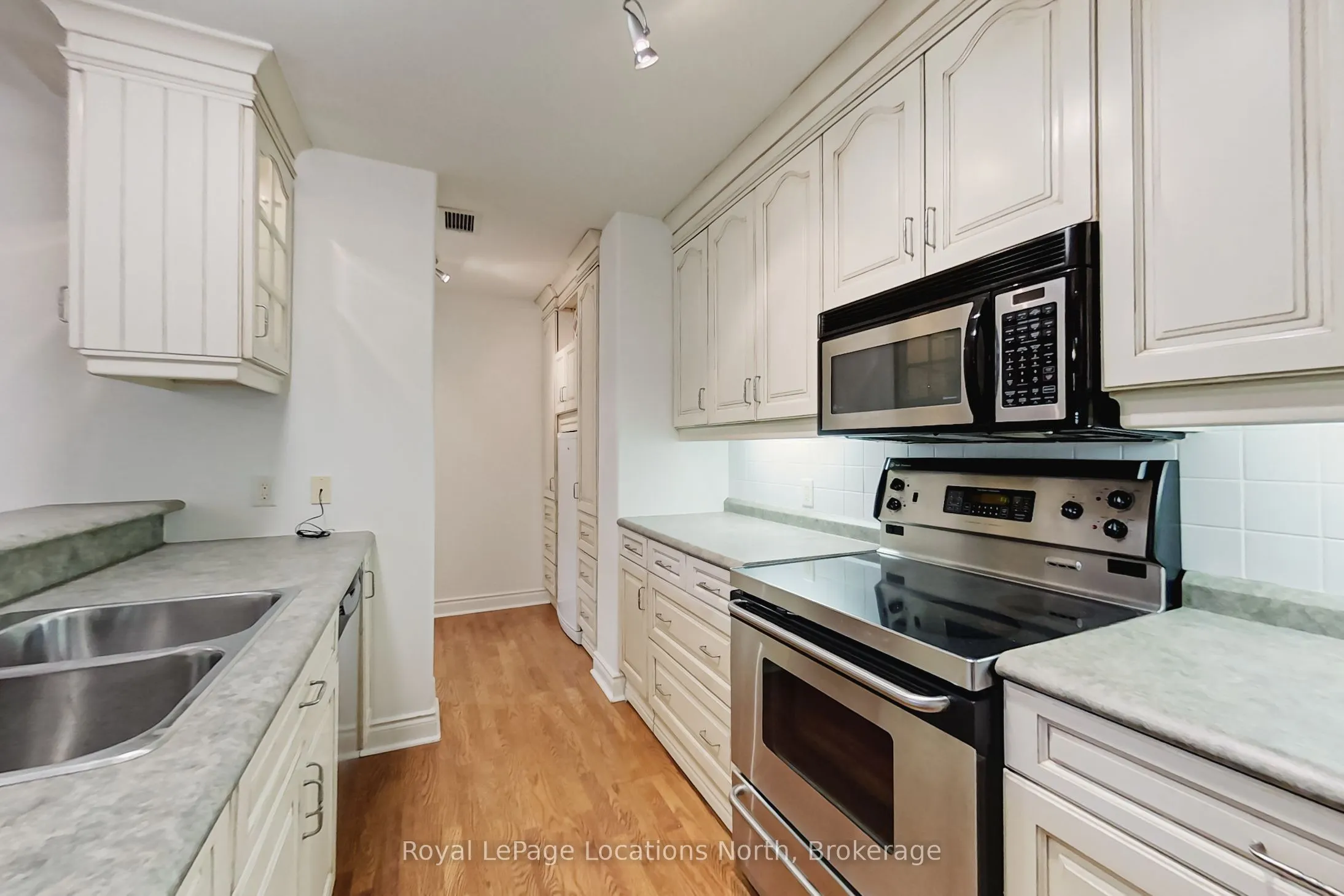10 Bay Street E, #104