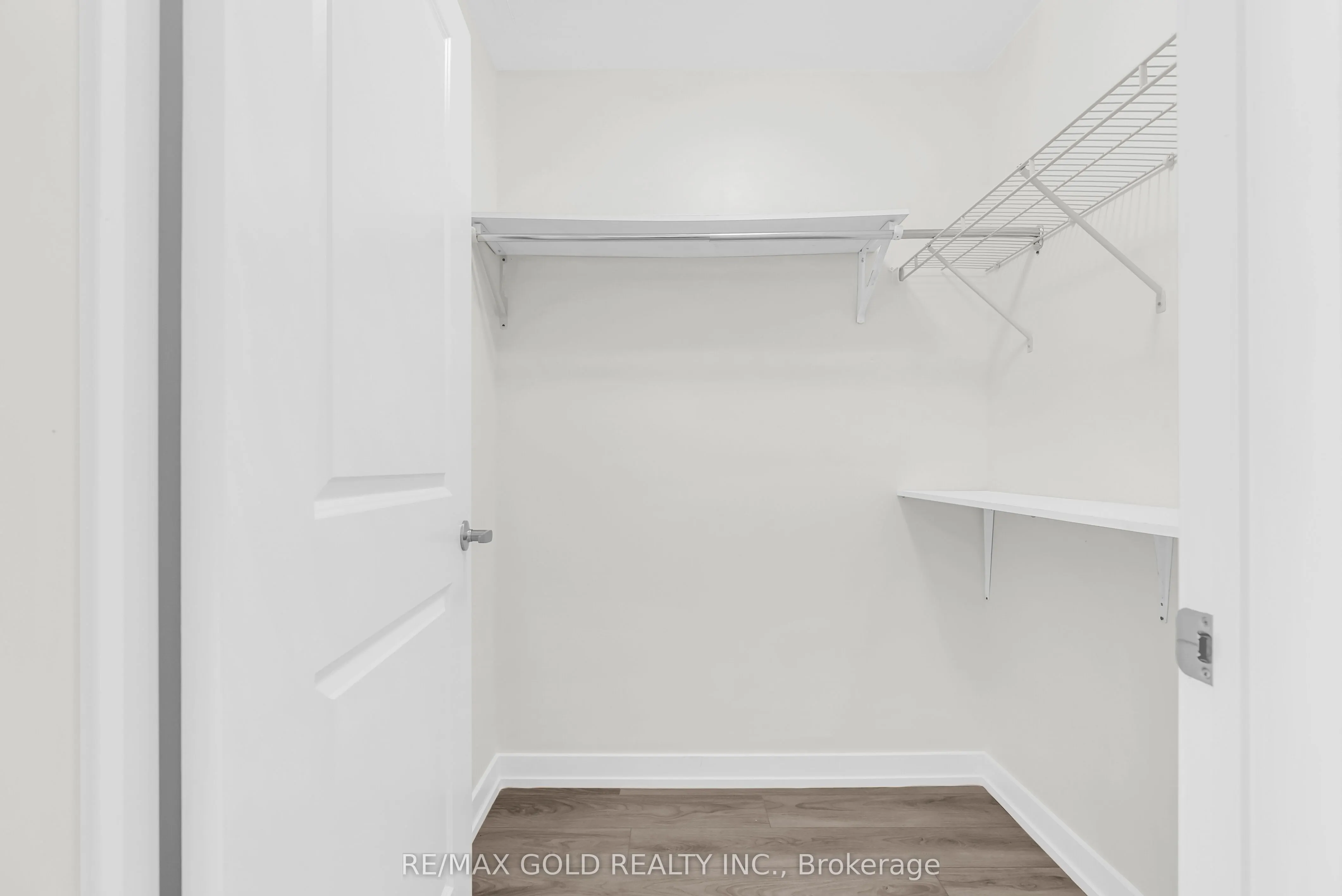 460 DUNDAS Street E, #402