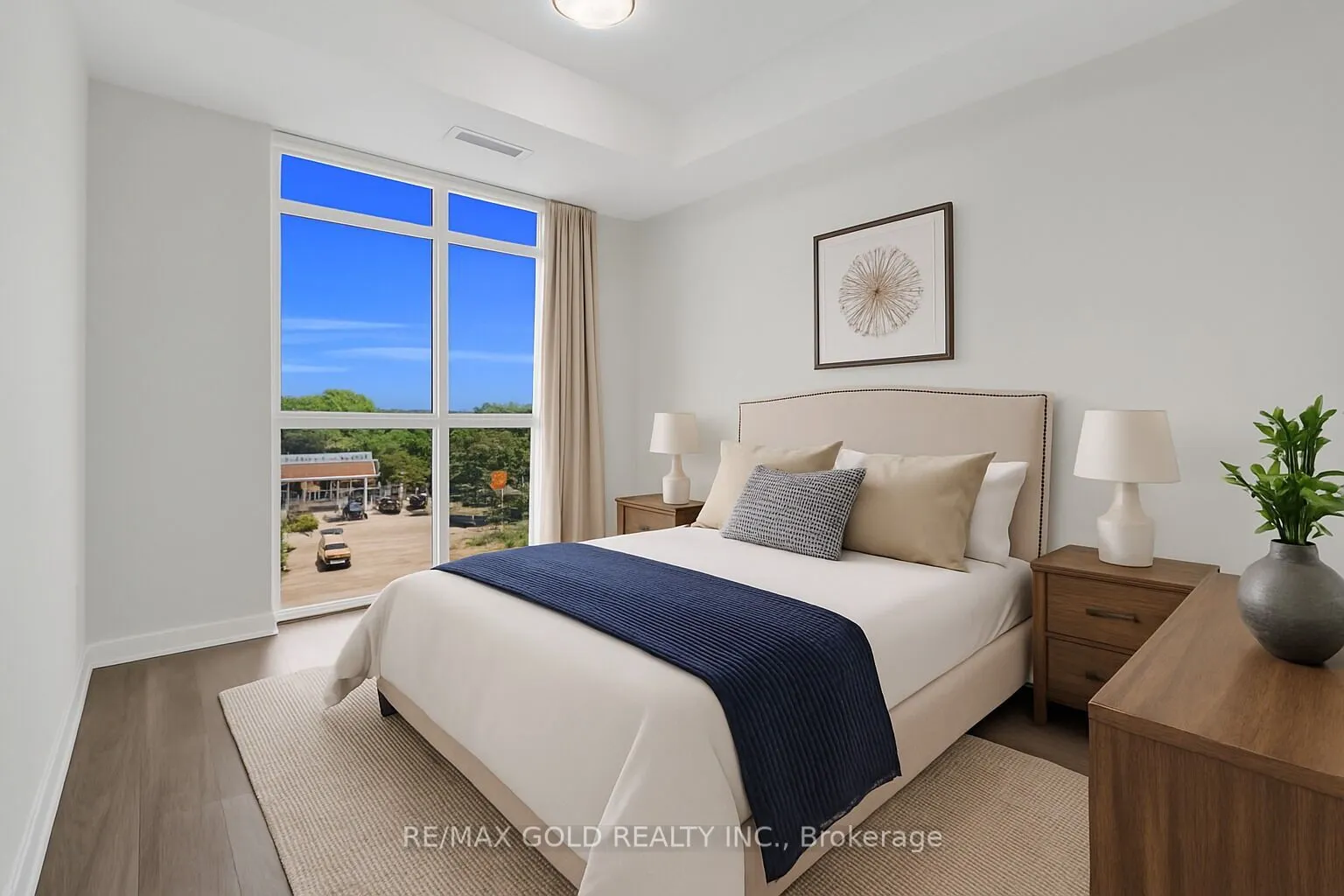 460 DUNDAS Street E, #402