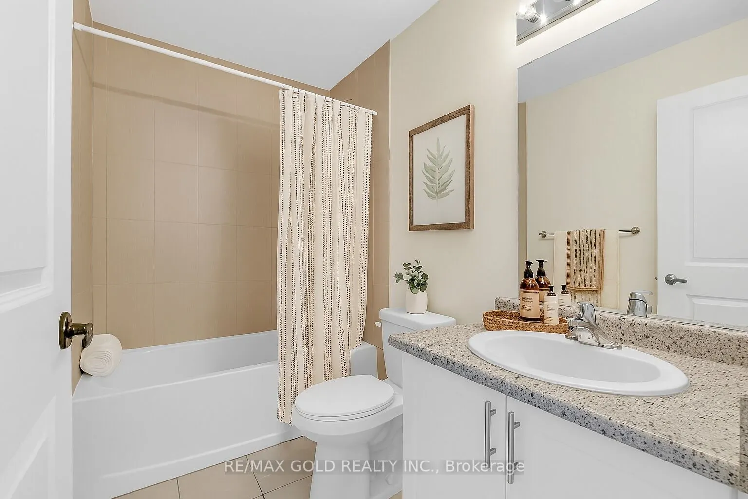 460 DUNDAS Street E, #402
