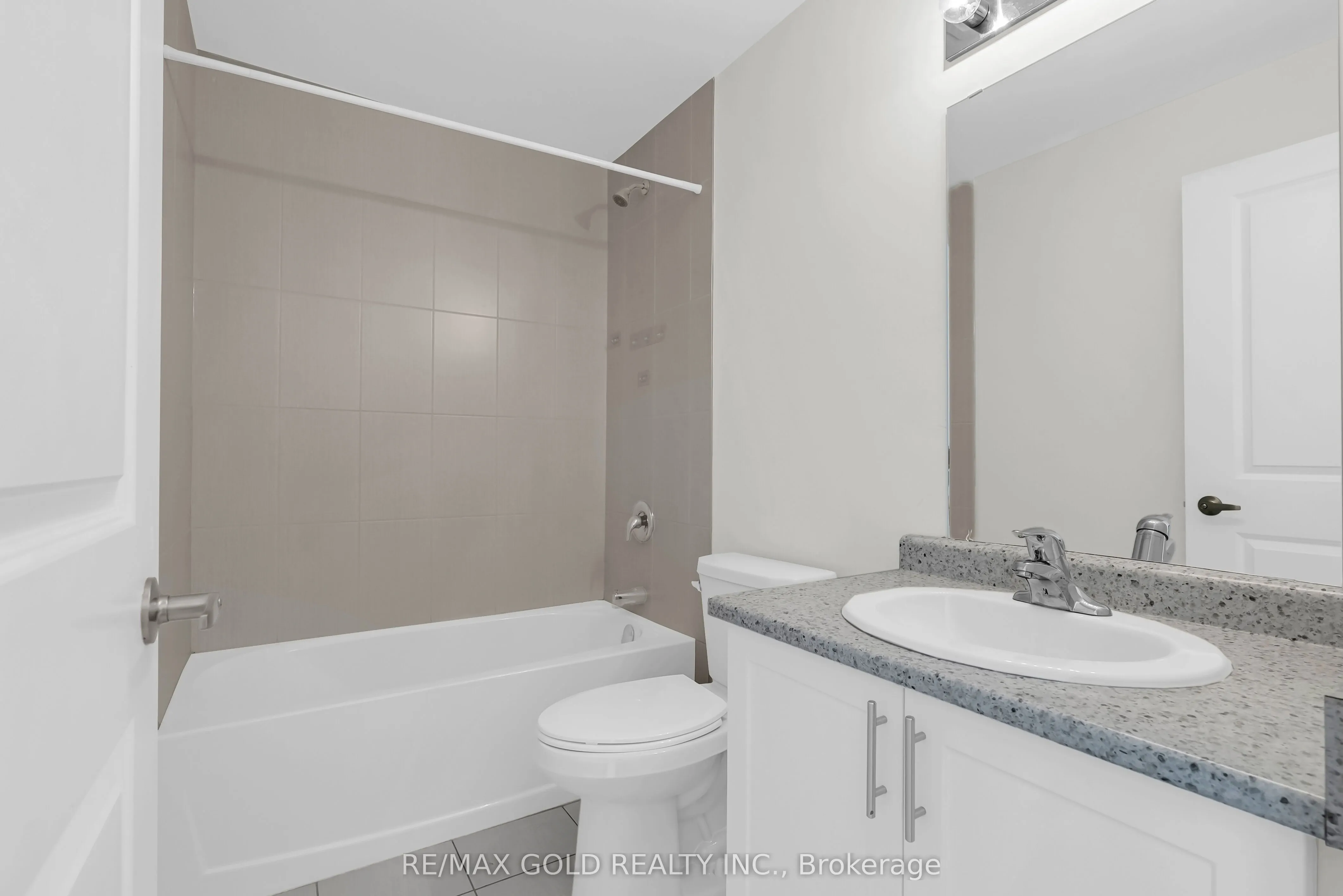 460 DUNDAS Street E, #402