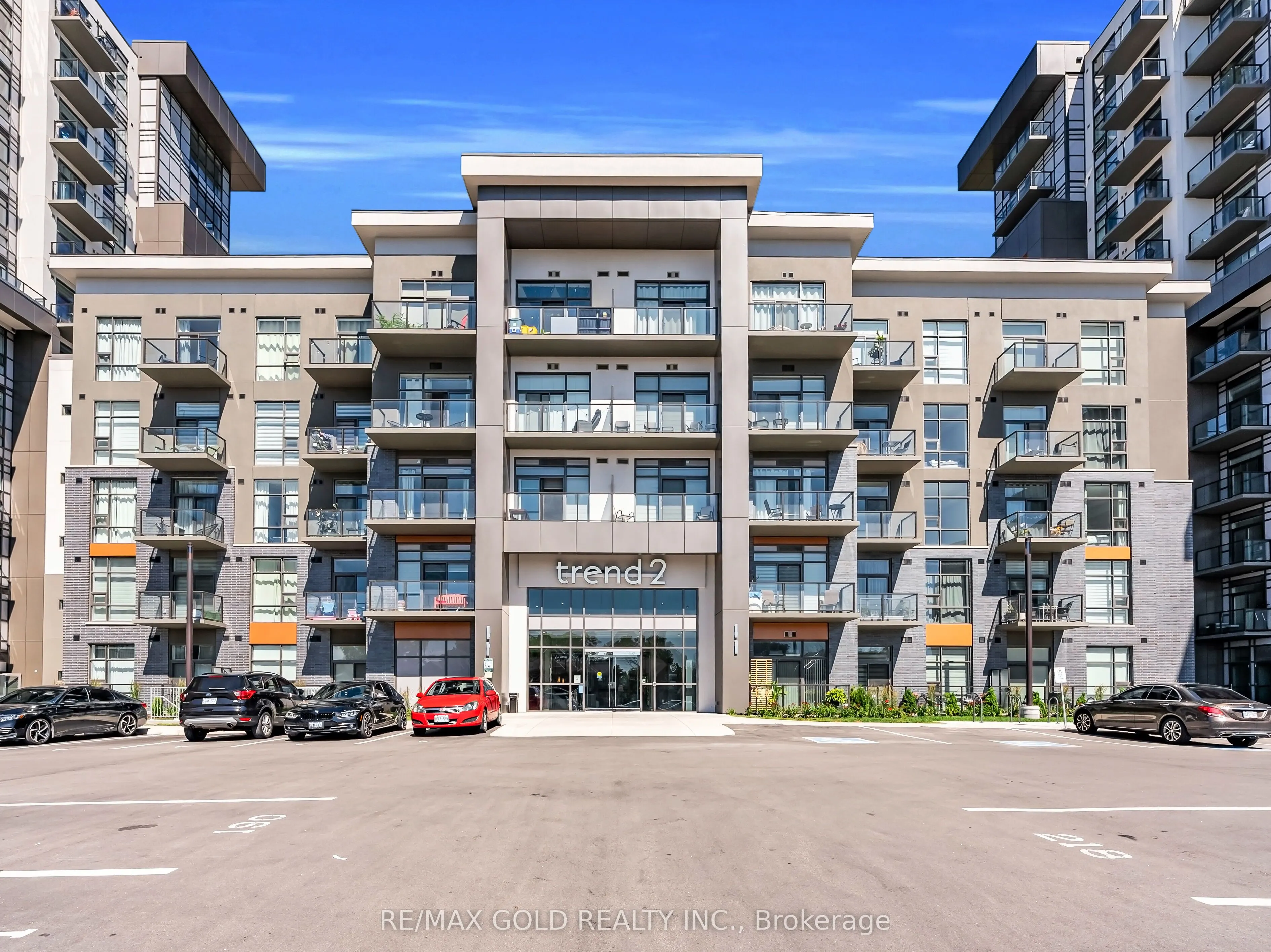 460 DUNDAS Street E, #402