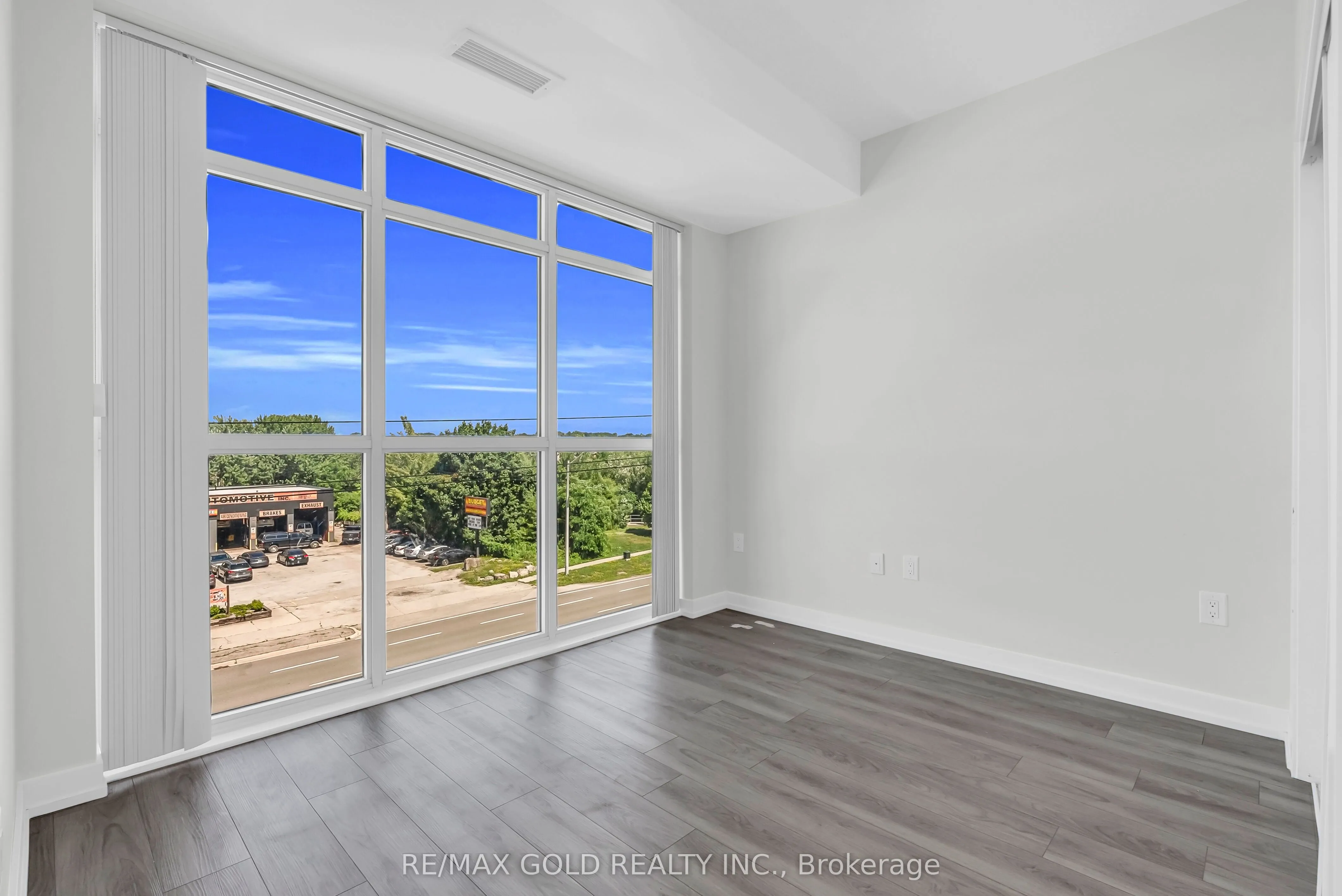 460 DUNDAS Street E, #402