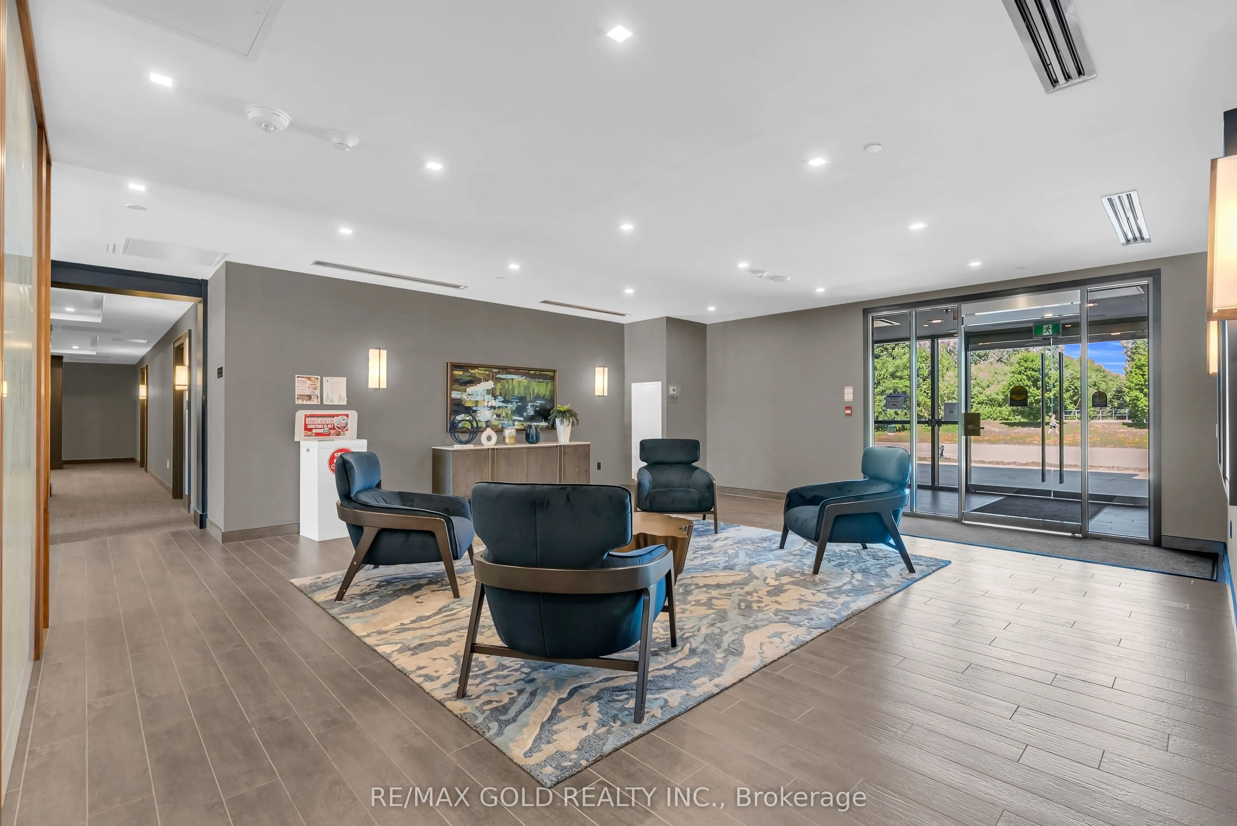 460 DUNDAS Street E, #402