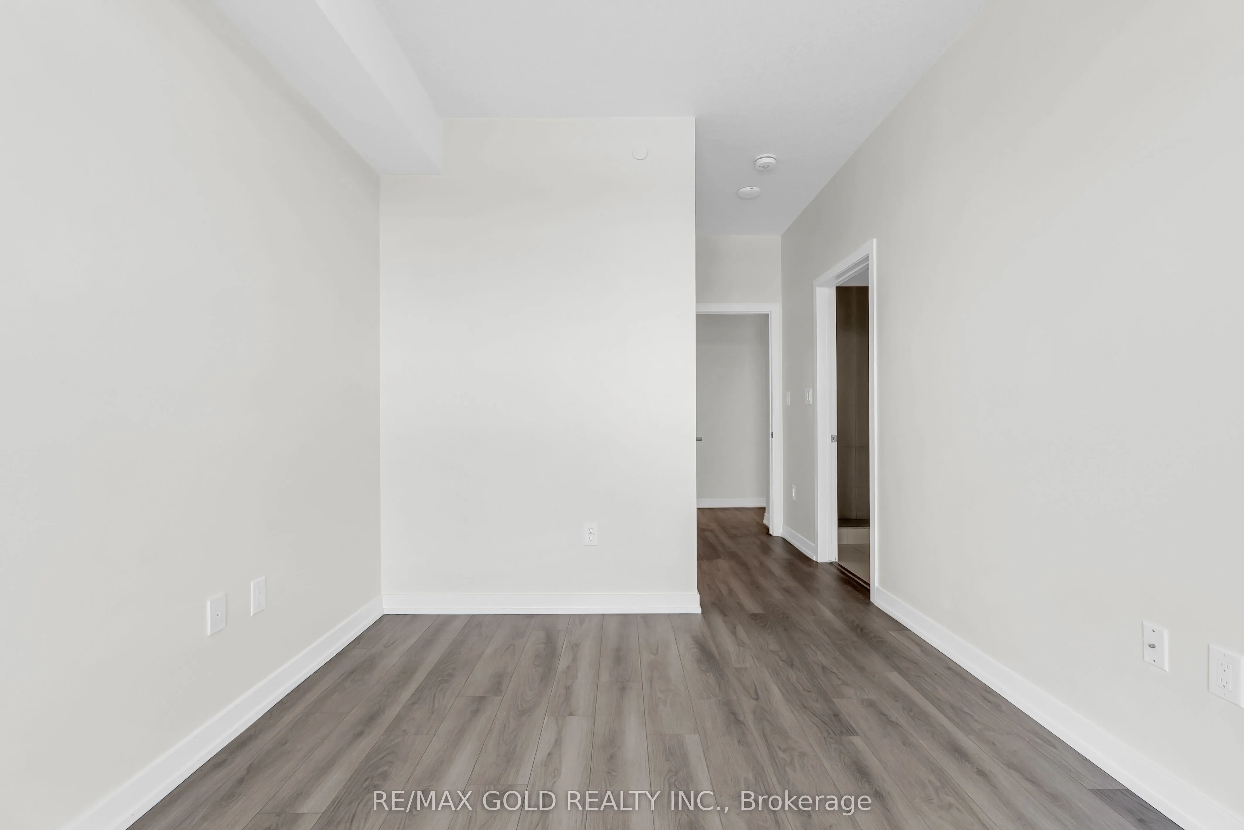 460 DUNDAS Street E, #402