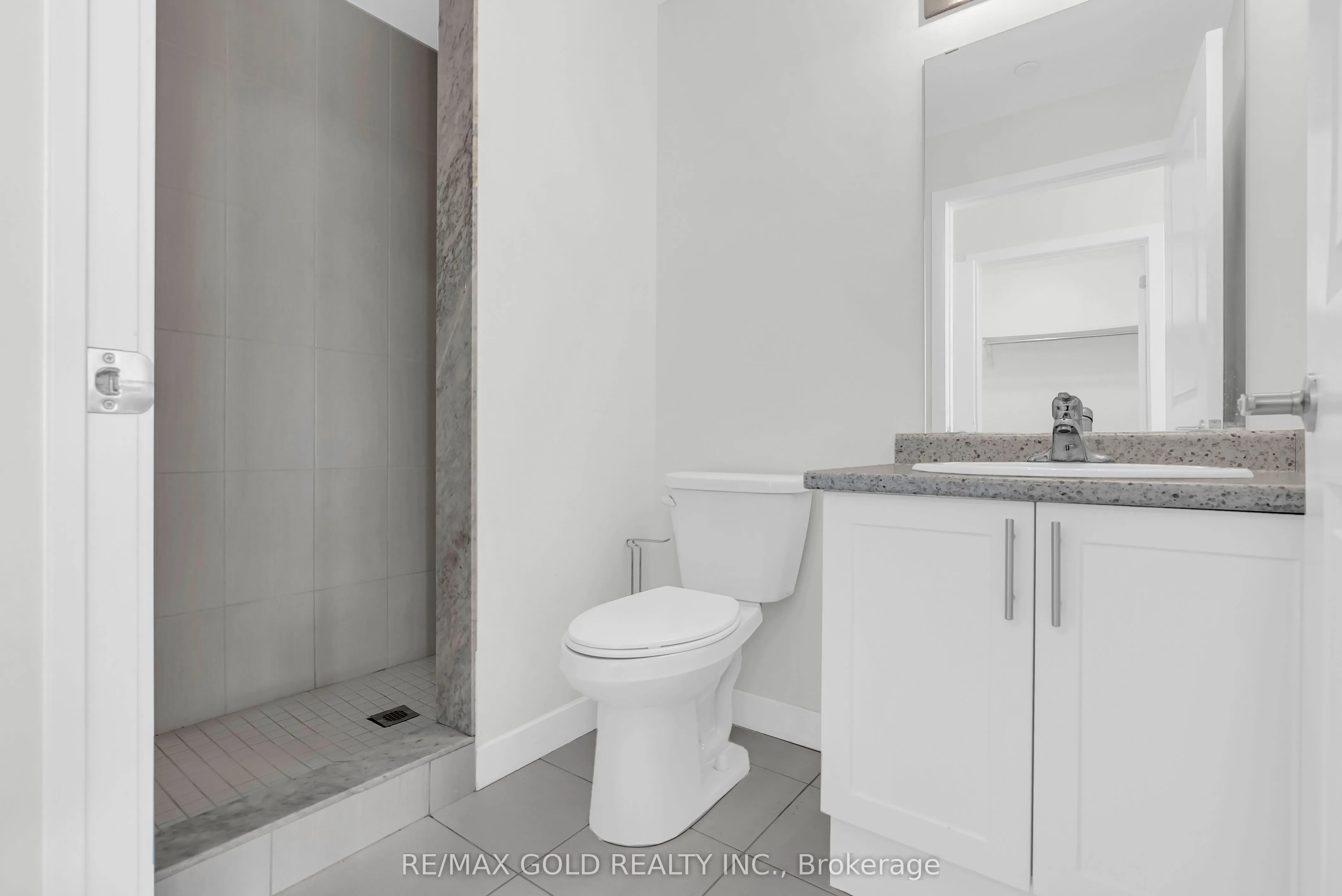 460 DUNDAS Street E, #402