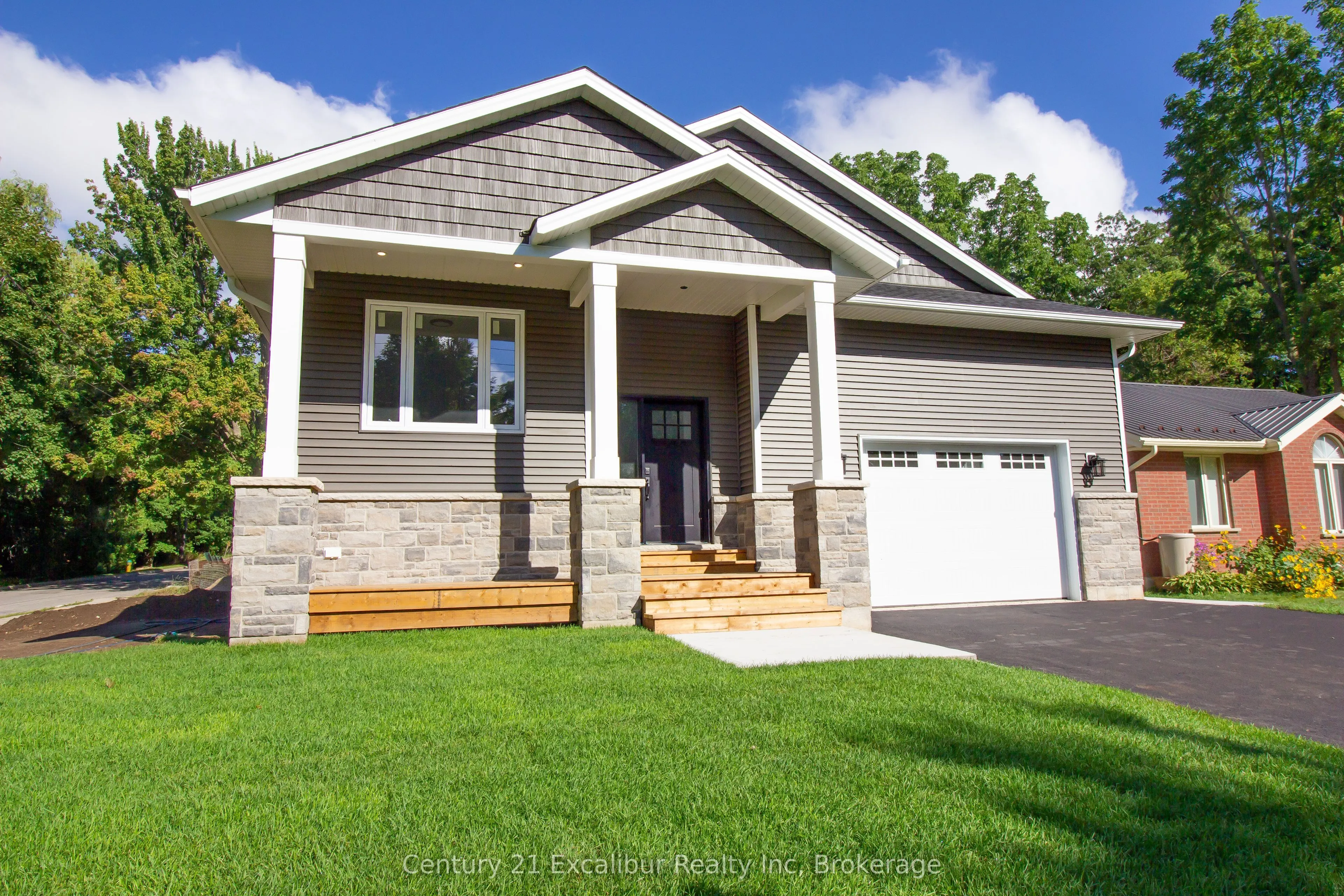 195 Garafraxa Street W