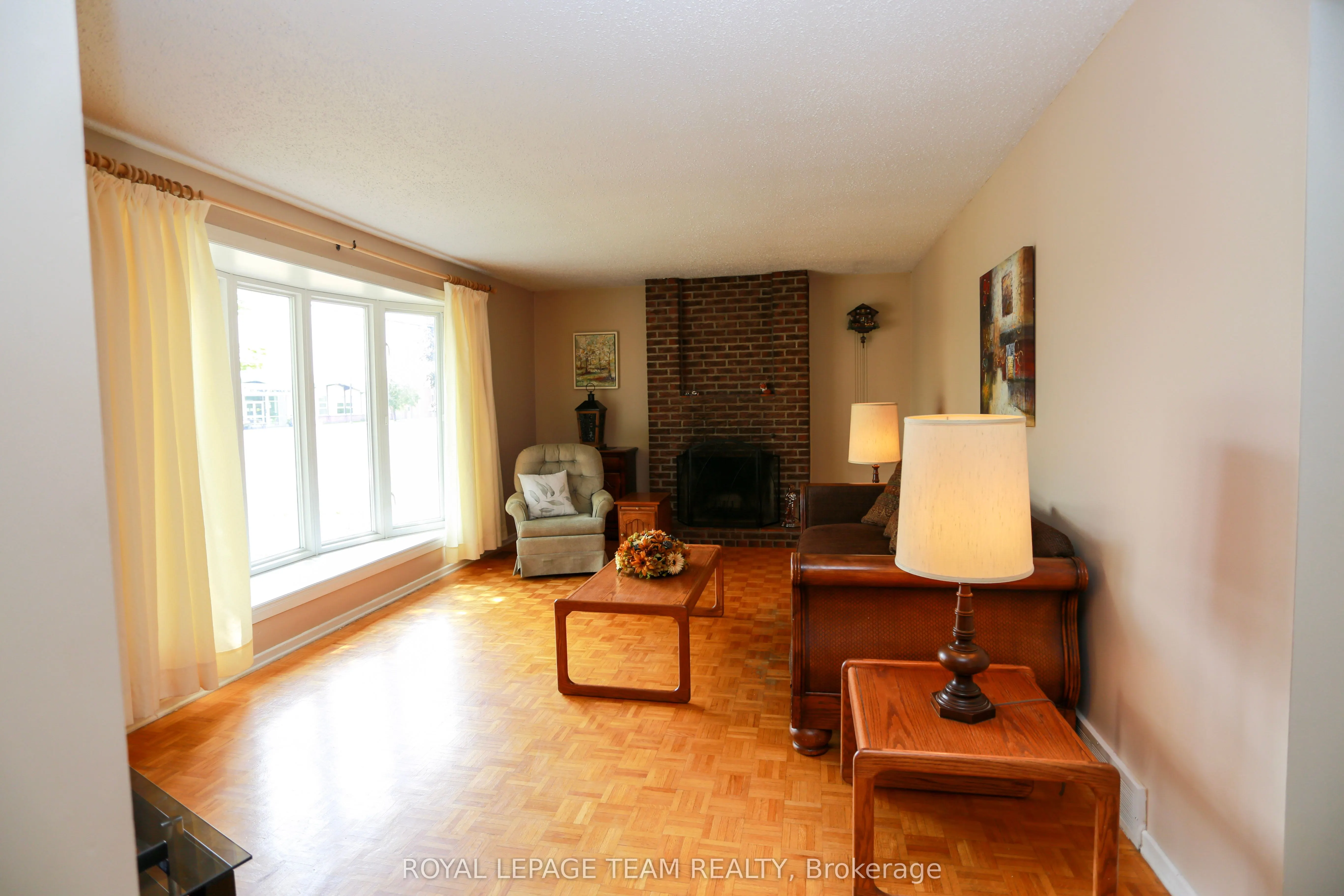 82 Maitland Street S
