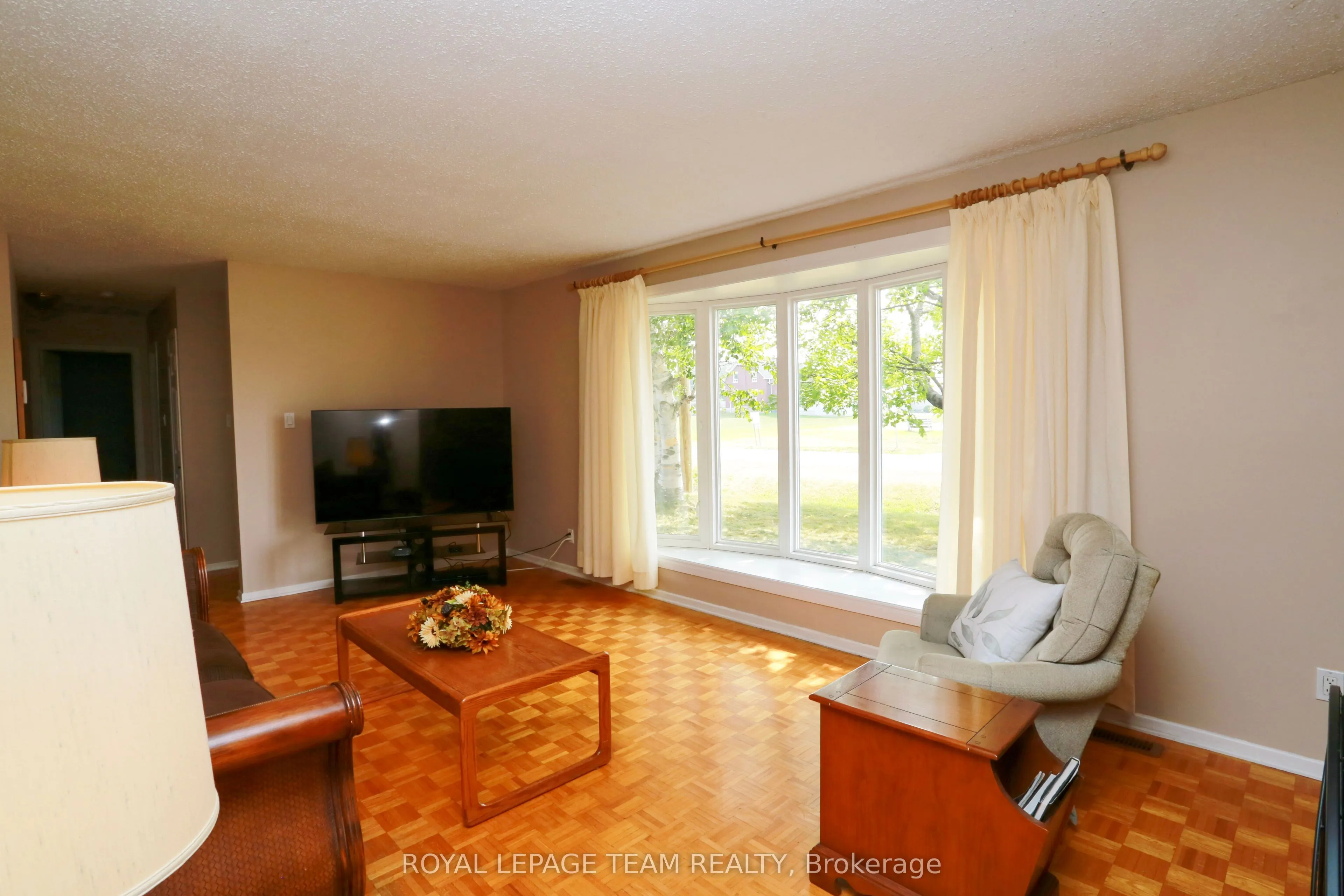 82 Maitland Street S