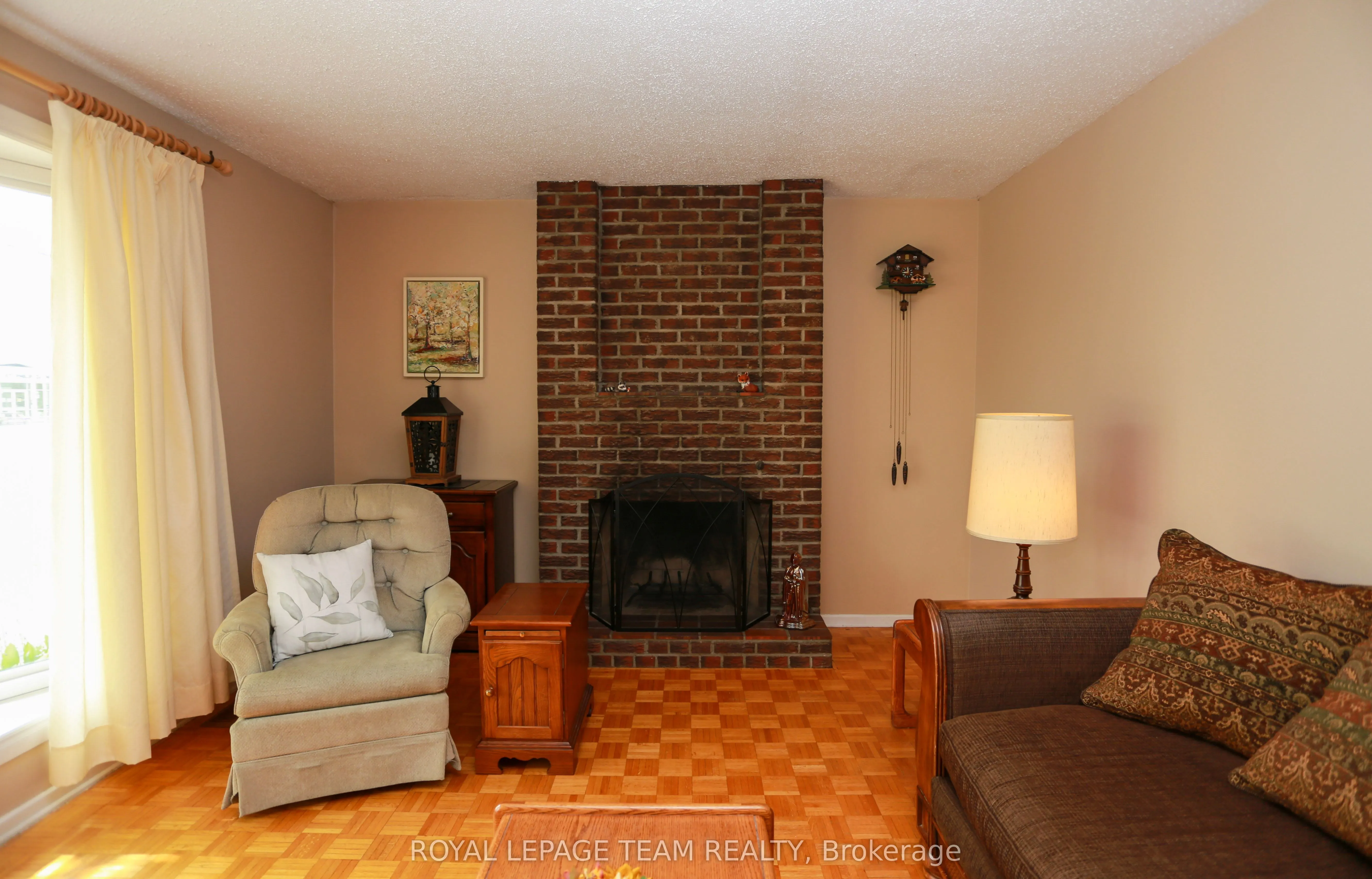 82 Maitland Street S