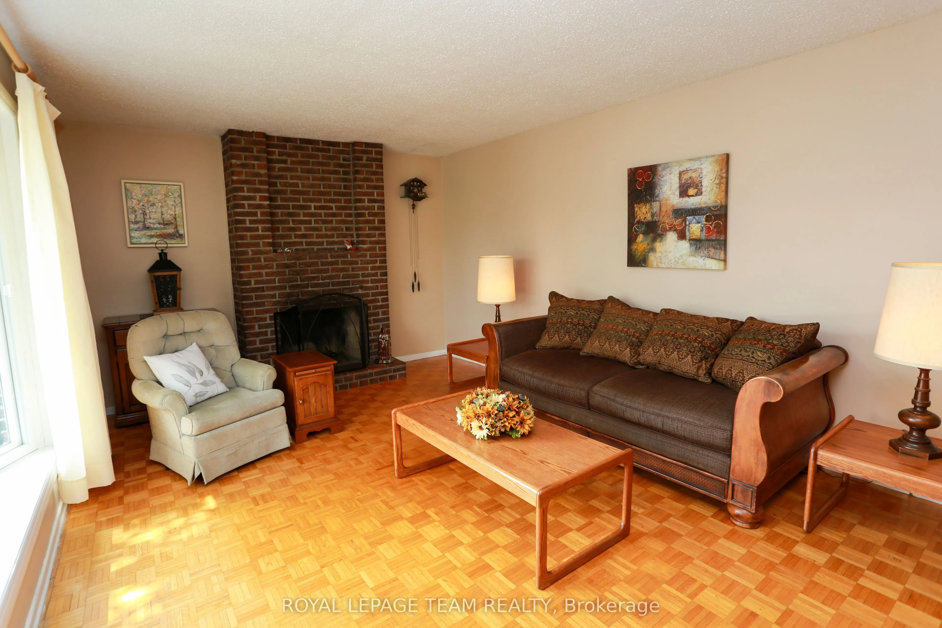 82 Maitland Street S