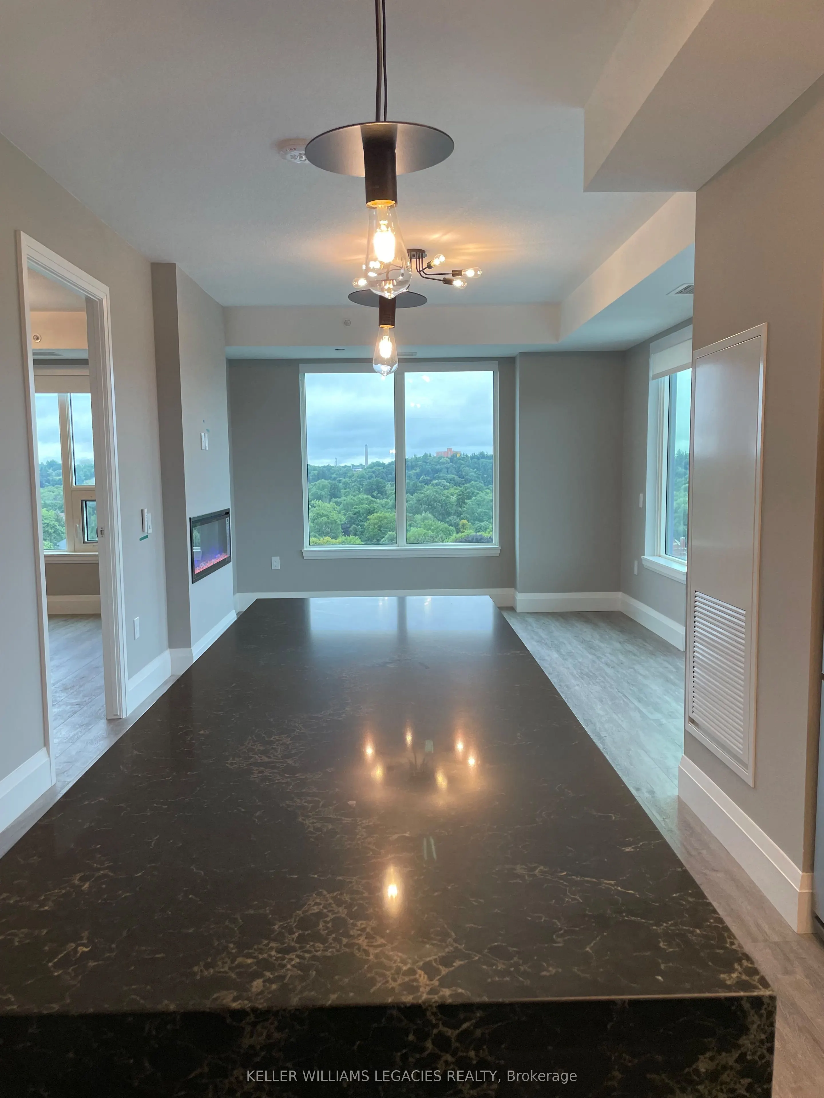 93 Arthur Street S, #1004