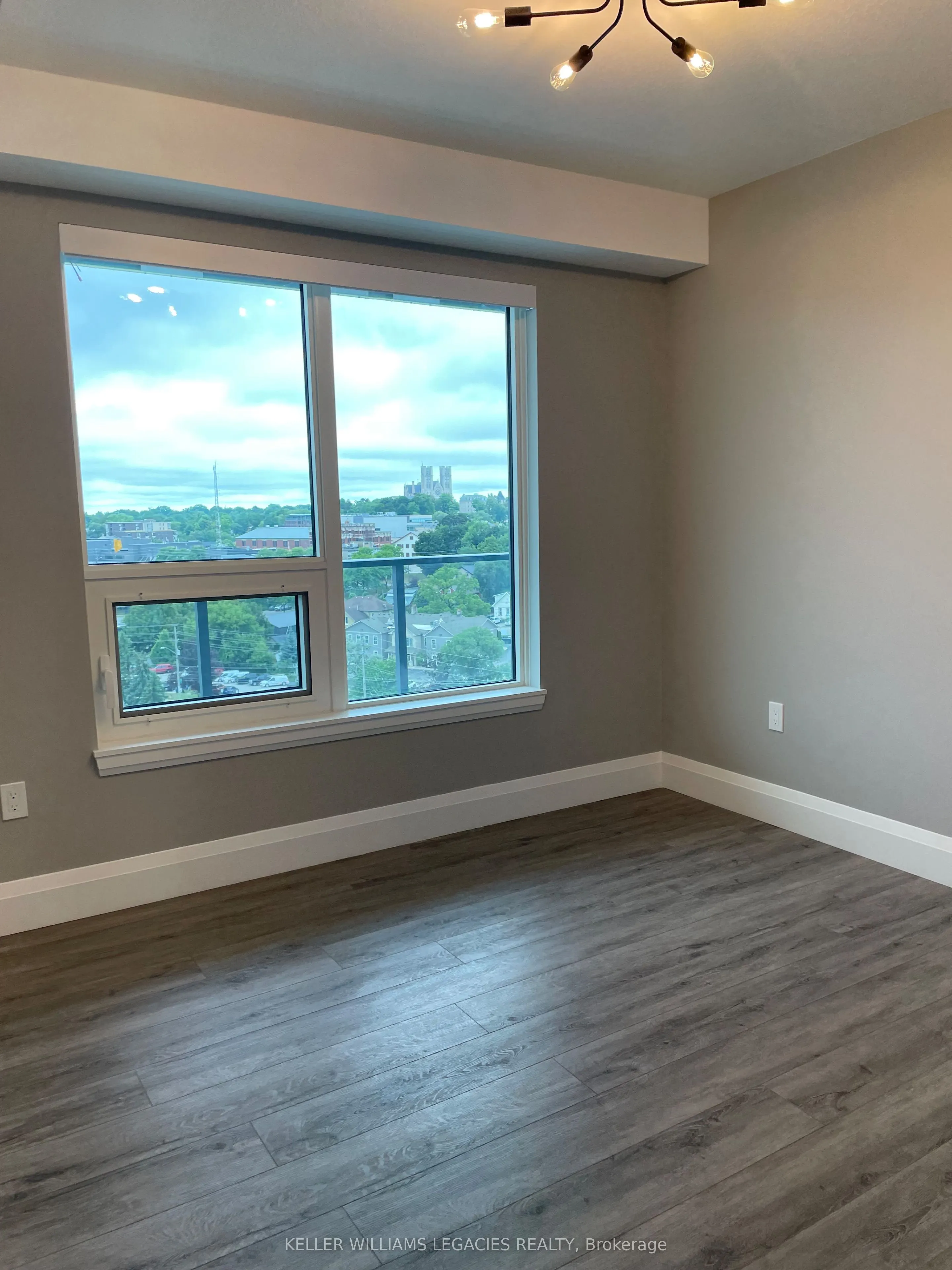 93 Arthur Street S, #1004