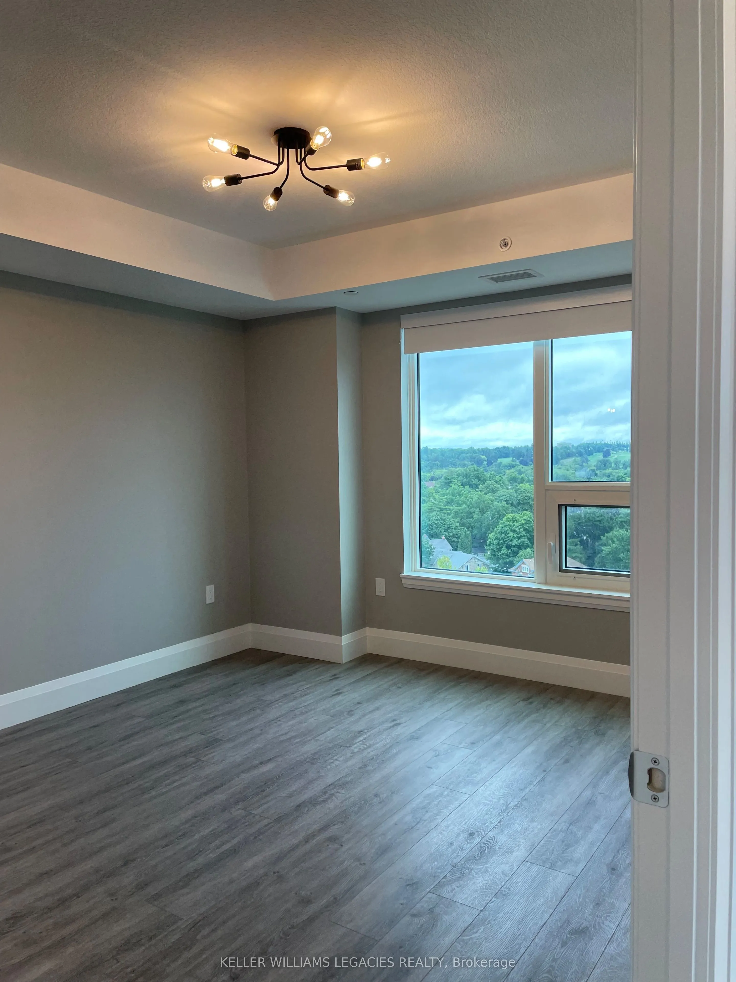 93 Arthur Street S, #1004