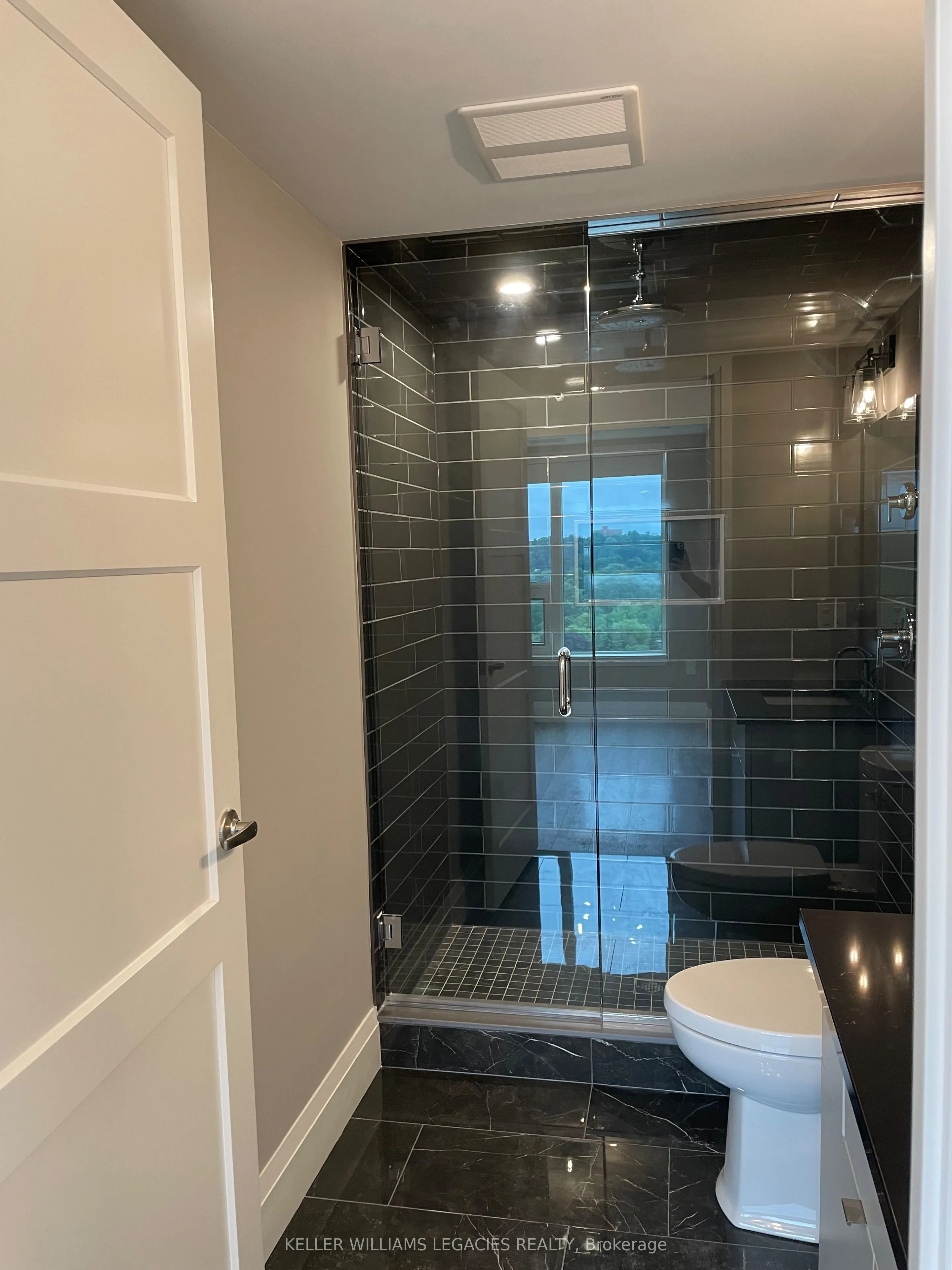 93 Arthur Street S, #1004