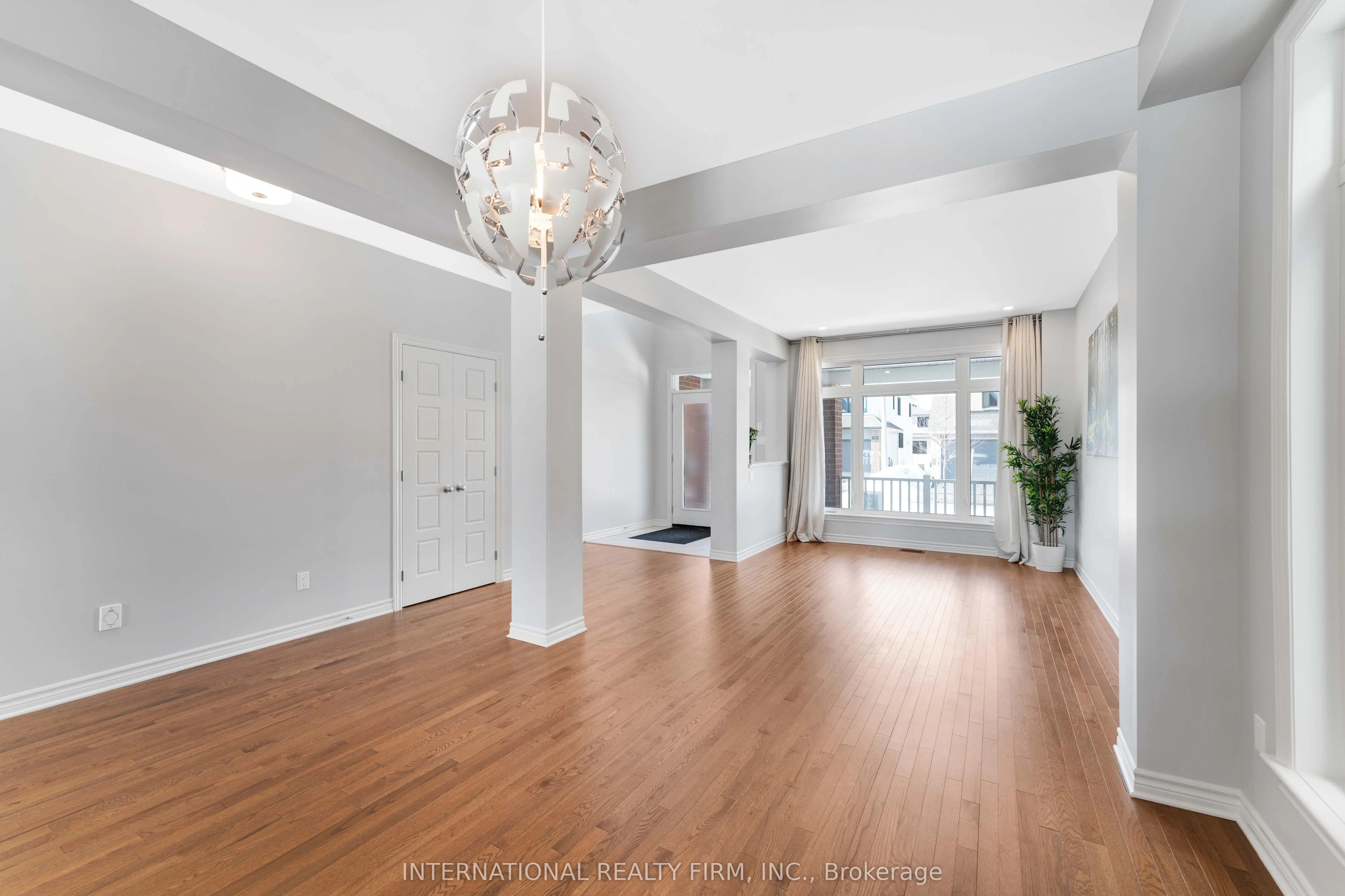 696 Moonflower Crescent
