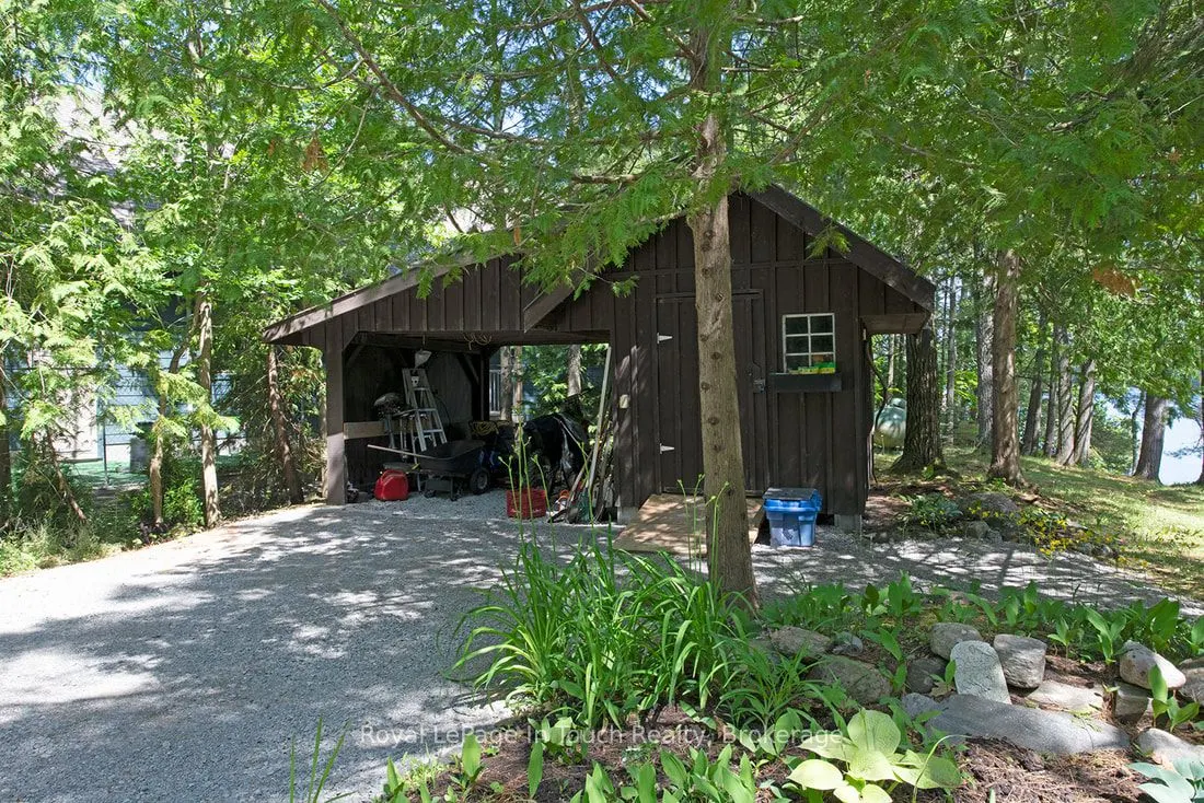 211 Pickerel Point Road
