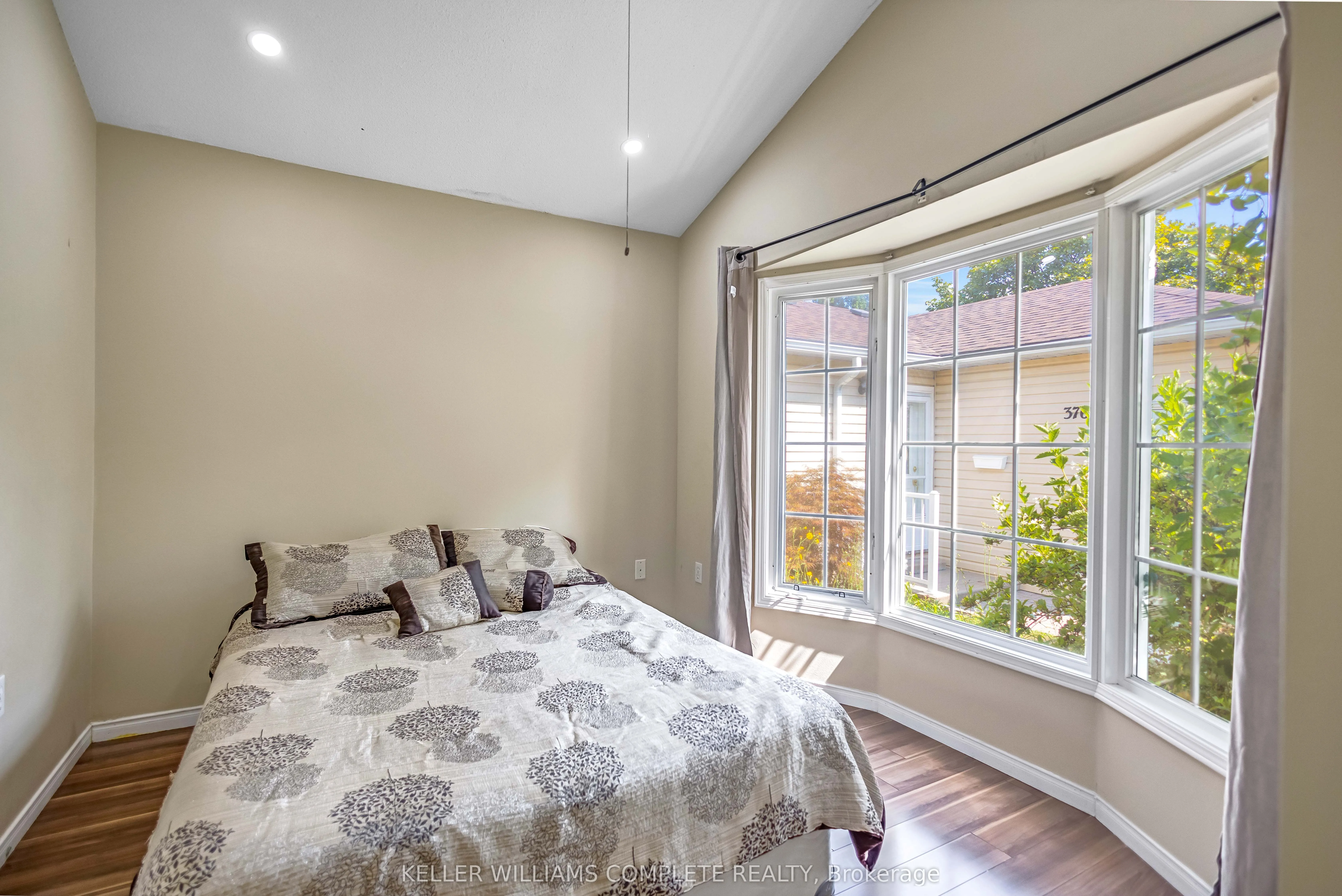 375 SILVERBIRCH Boulevard, #33