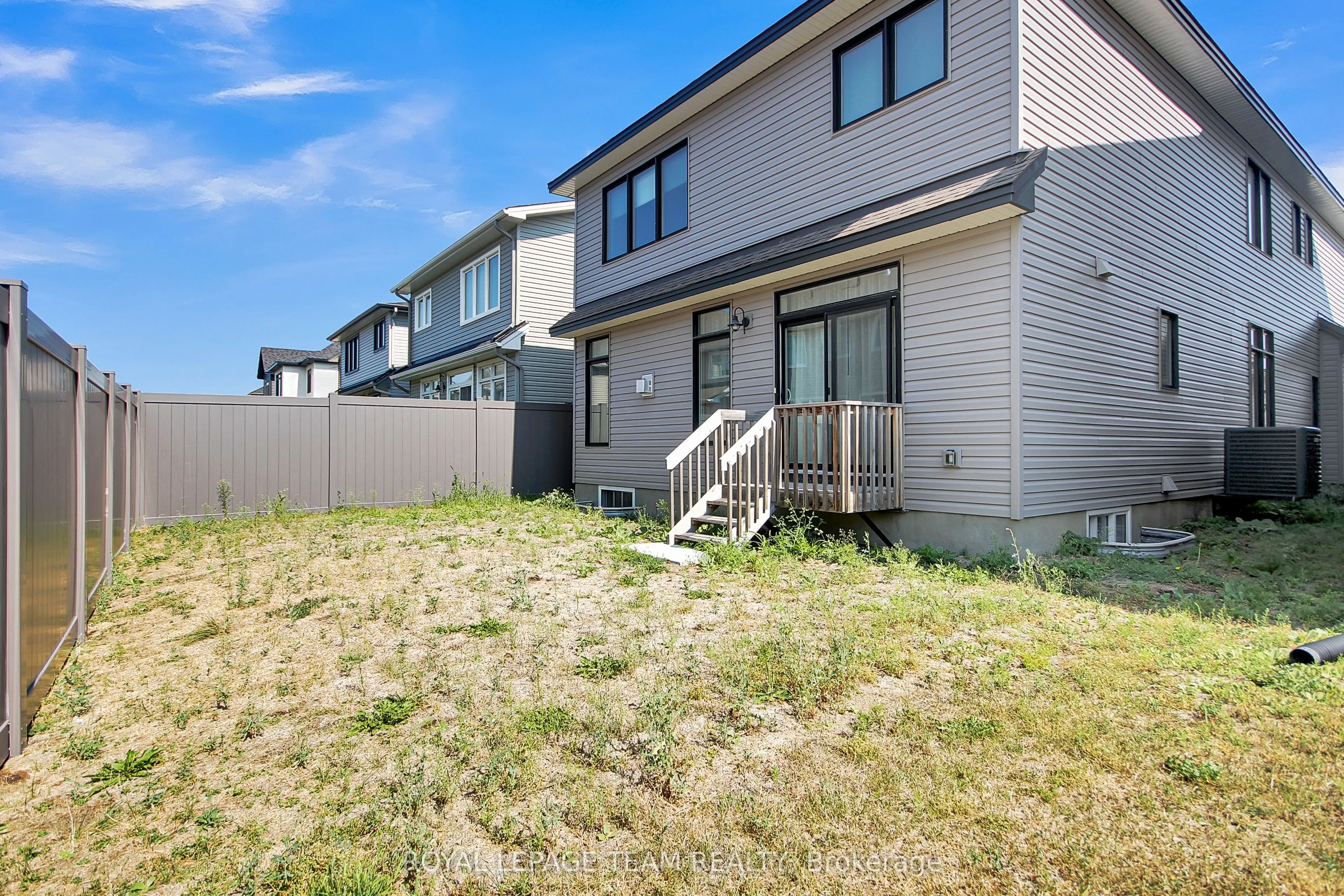 961 Beckton Heights W