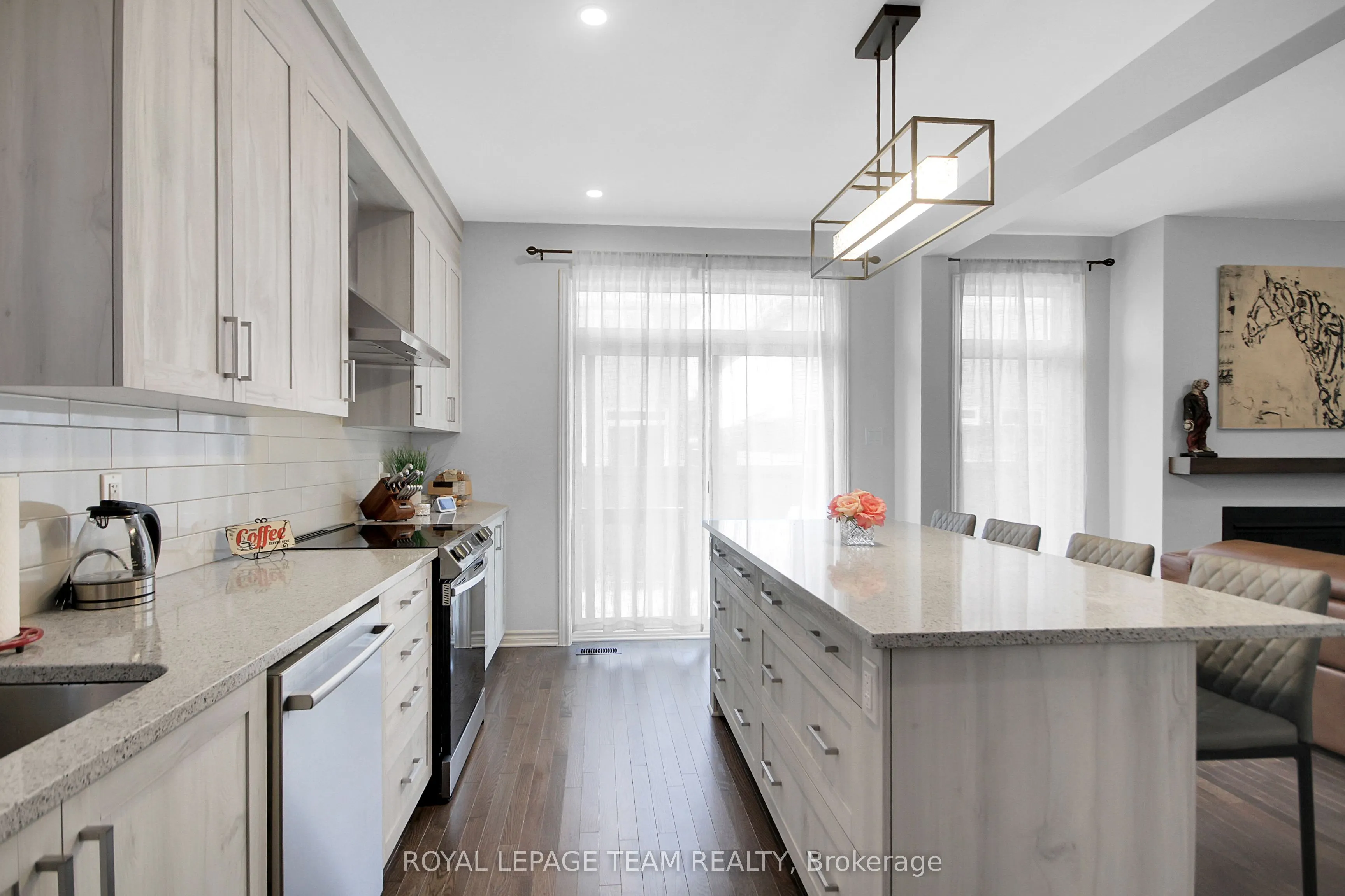 961 Beckton Heights W