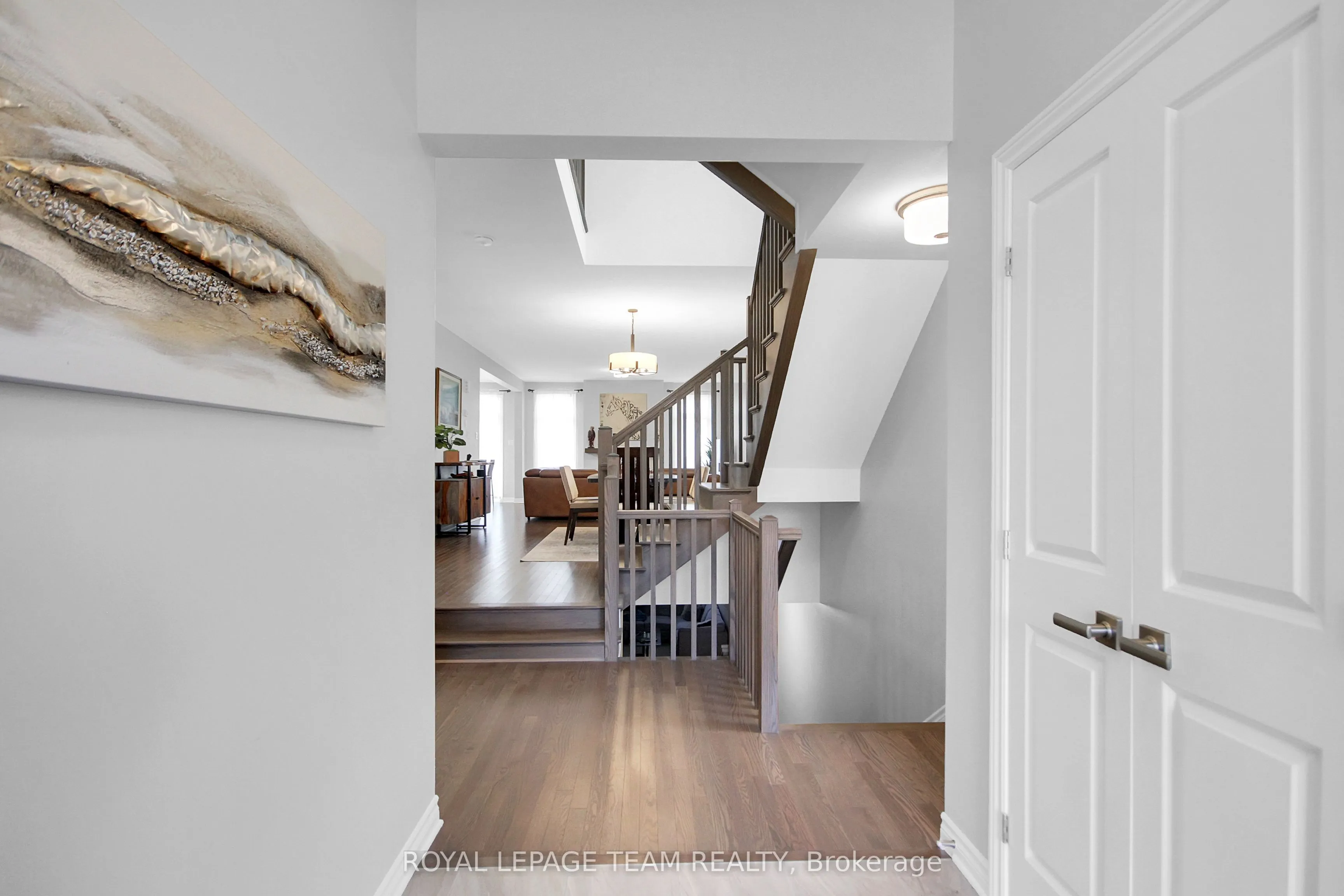 961 Beckton Heights W