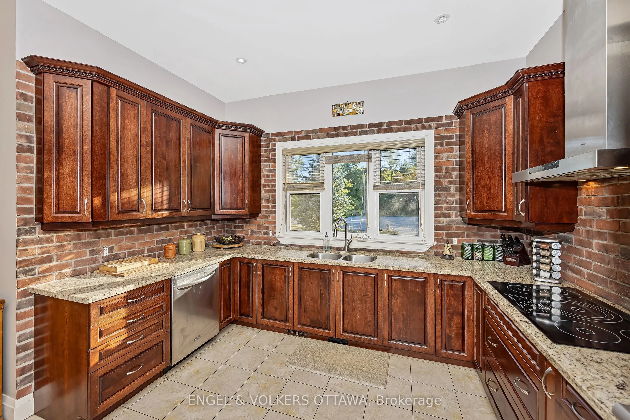 1836 Whitemarsh Crescent