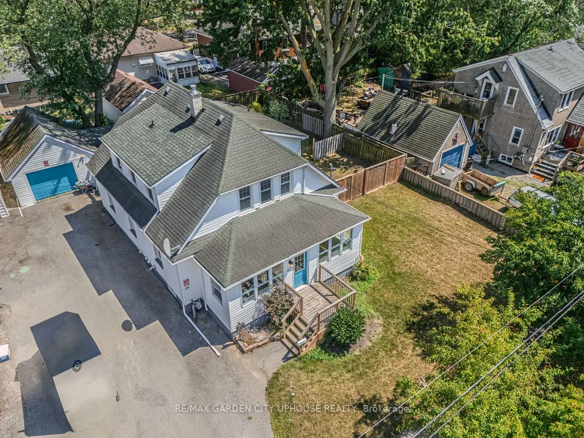 22 LYONS Avenue