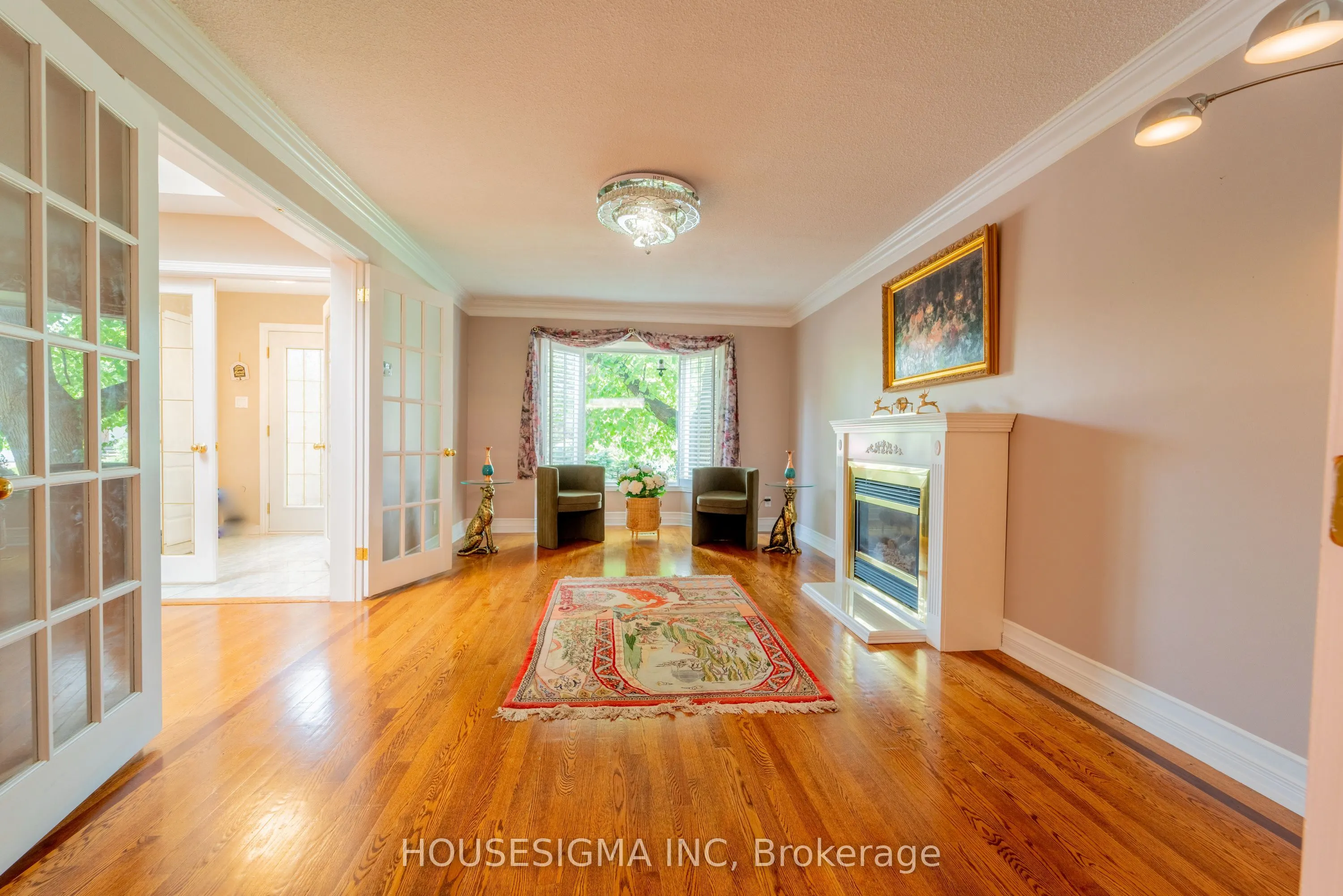 566 Falwyn Crescent
