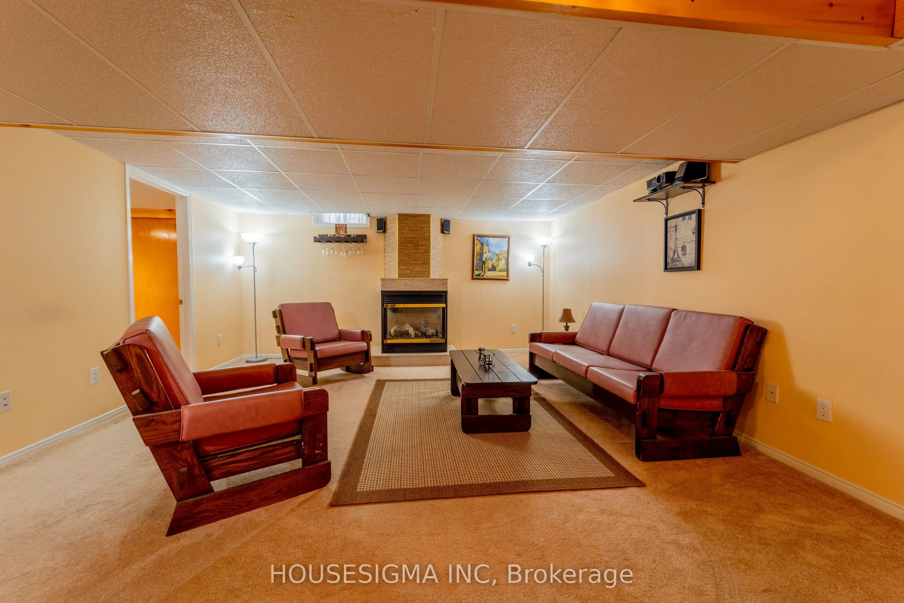 566 Falwyn Crescent