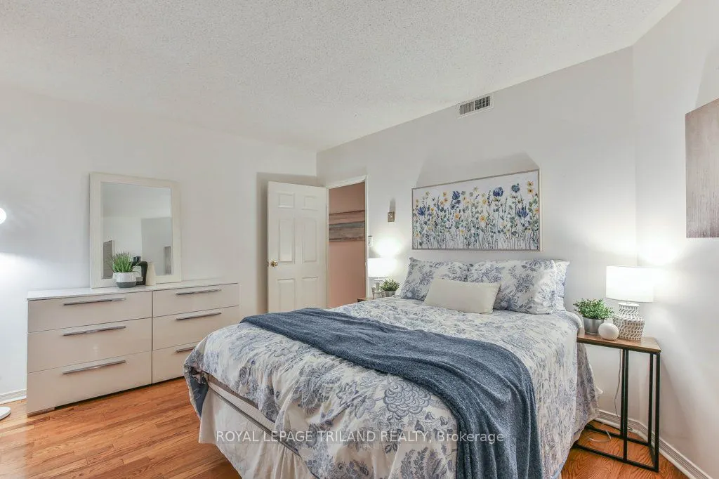 285 QUEENS Avenue, #101