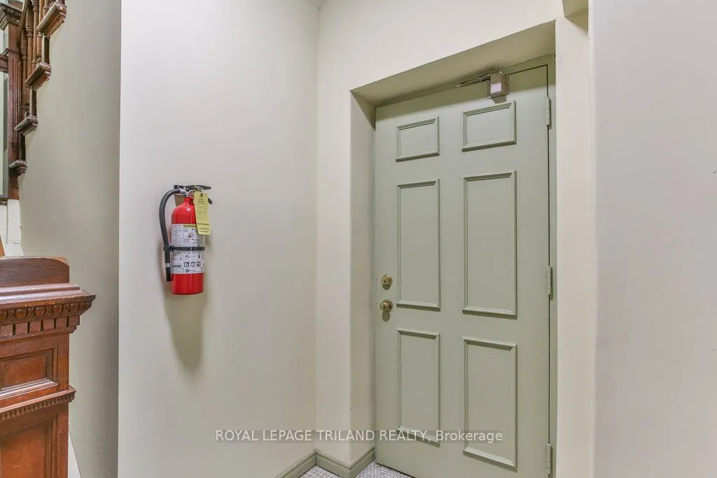 285 QUEENS Avenue, #101