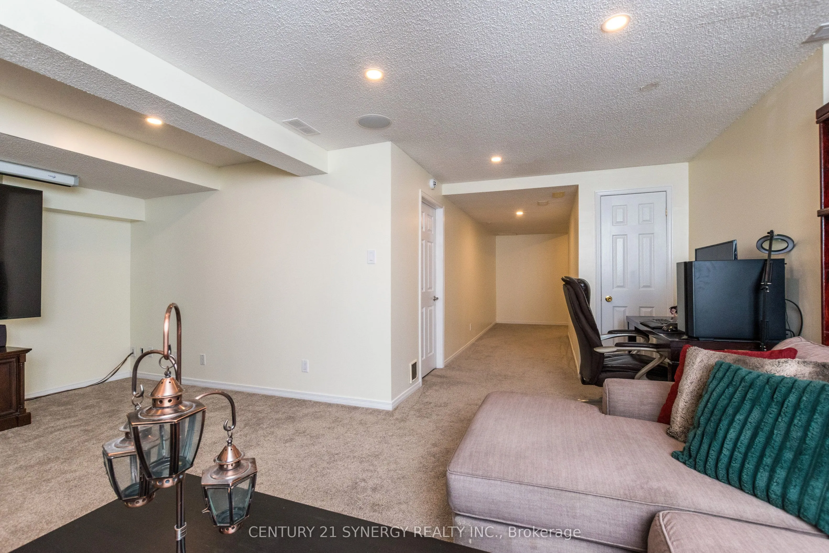 249 Markland Crescent E