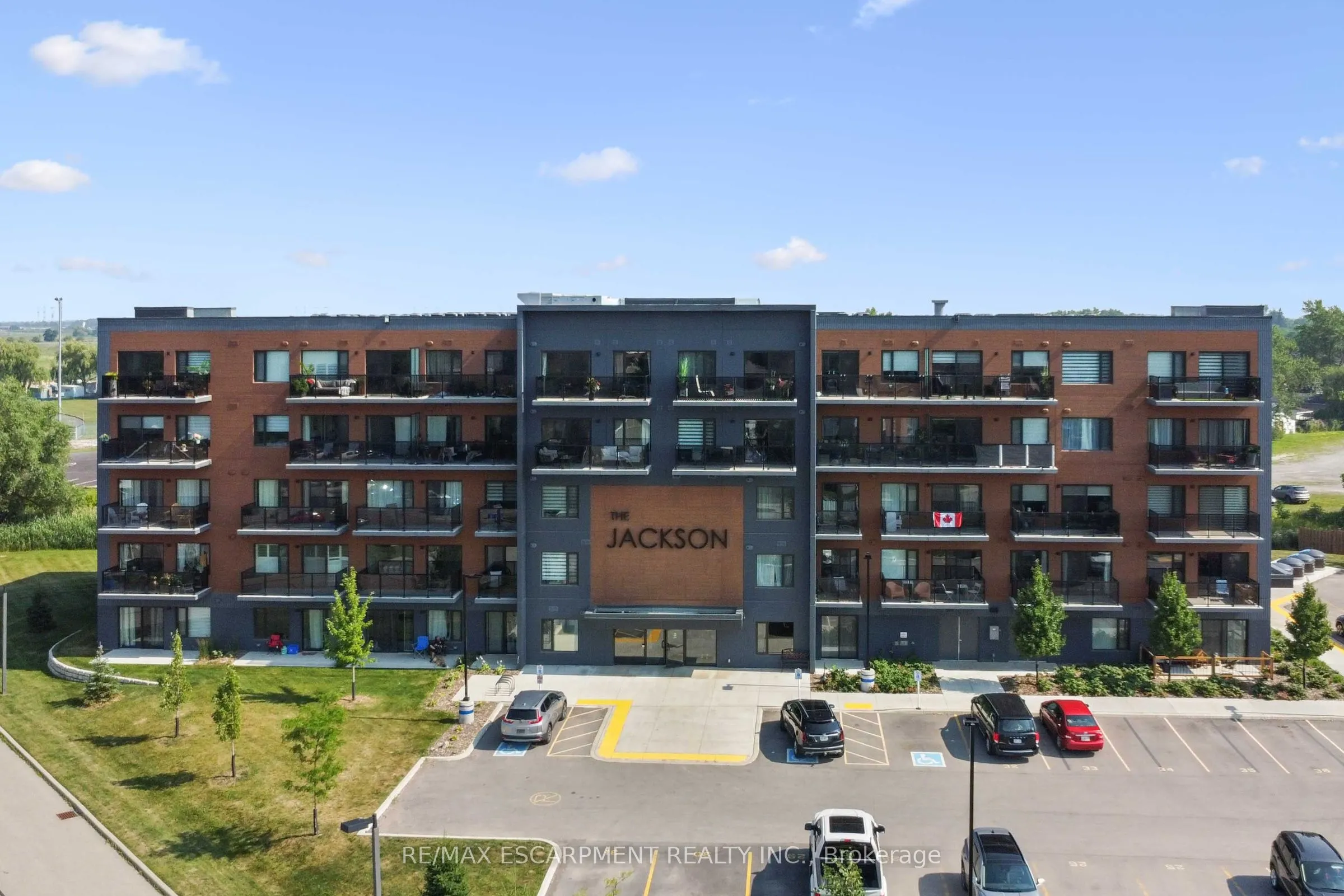 64 MAIN Street N, #303