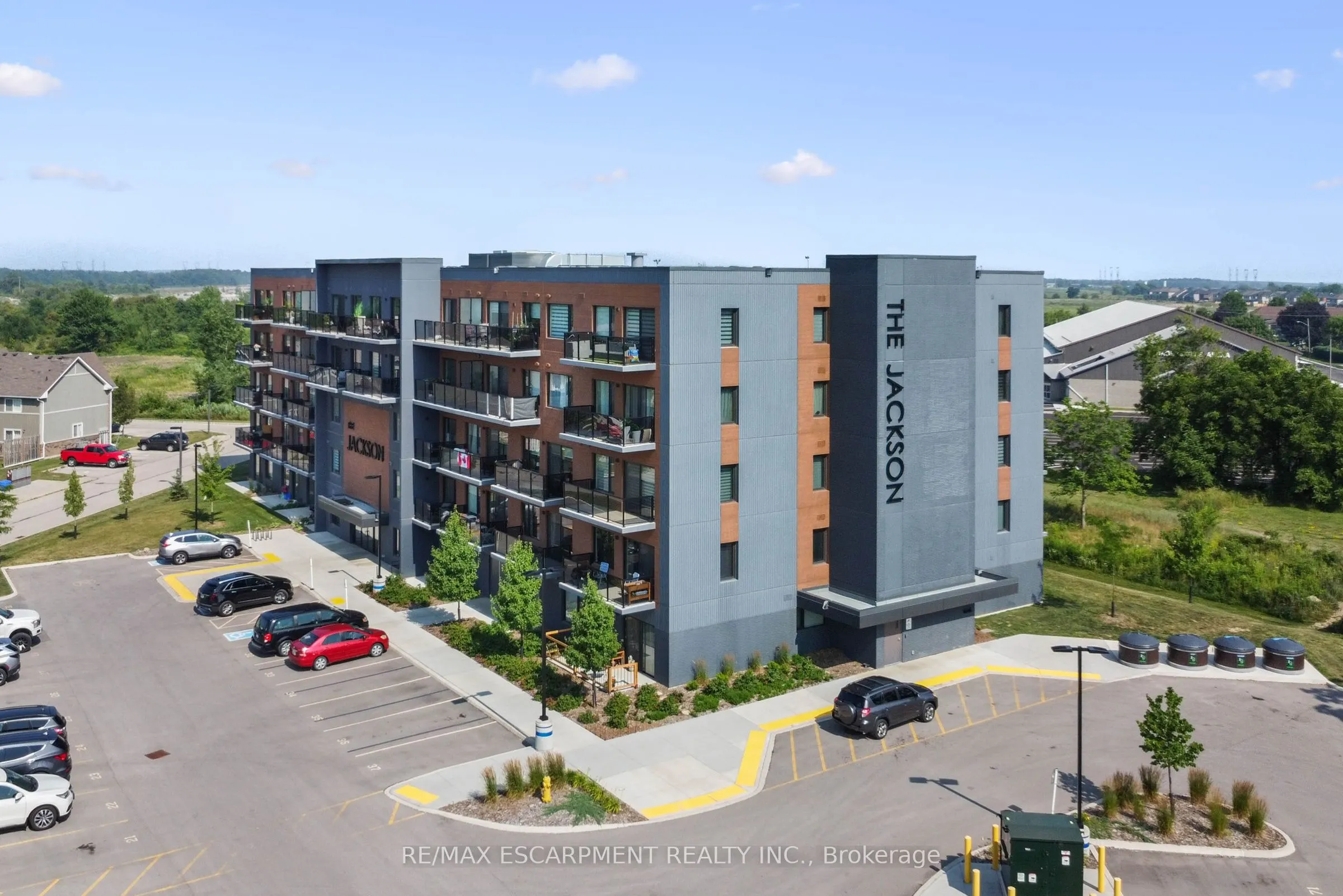 64 MAIN Street N, #303