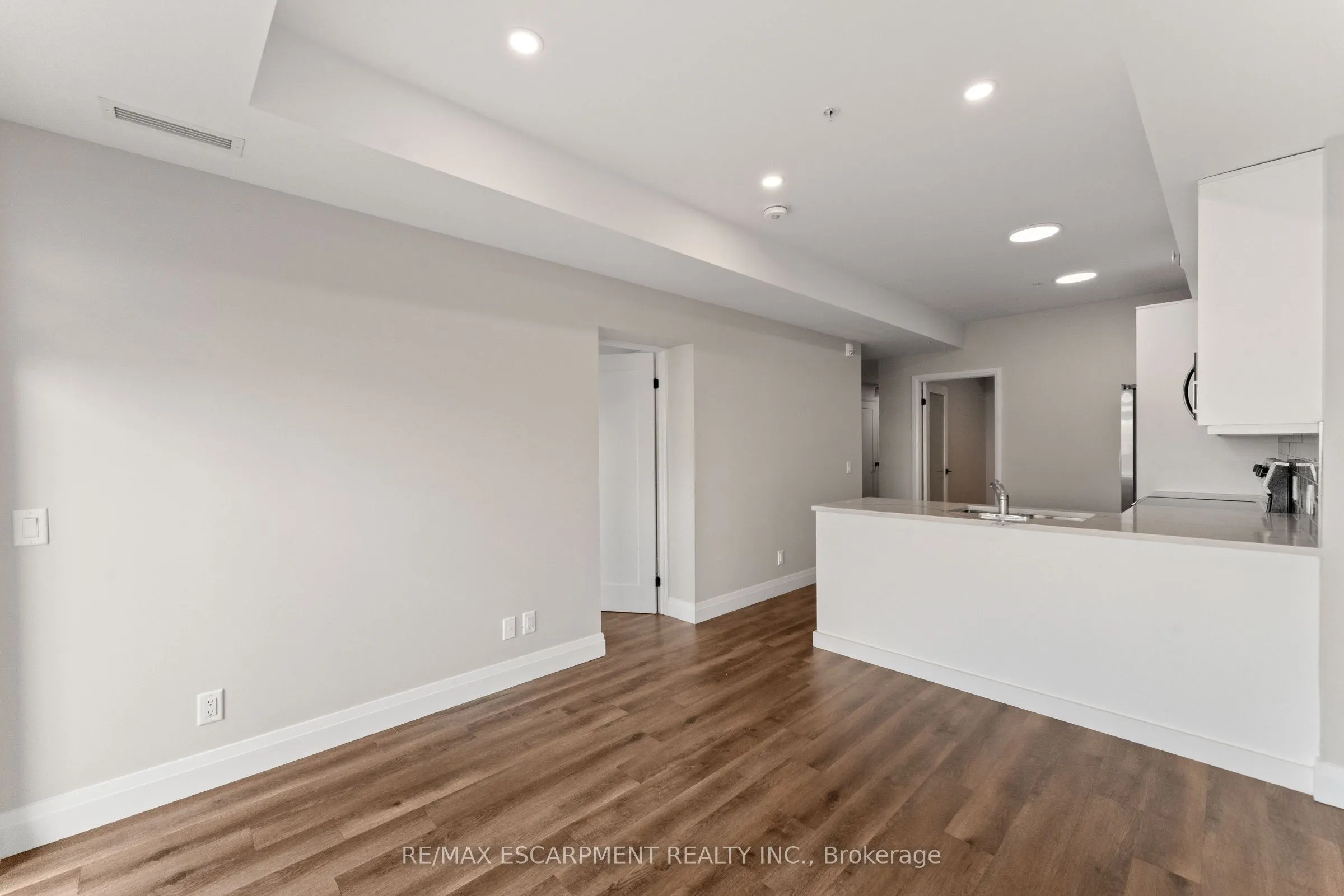 64 MAIN Street N, #303