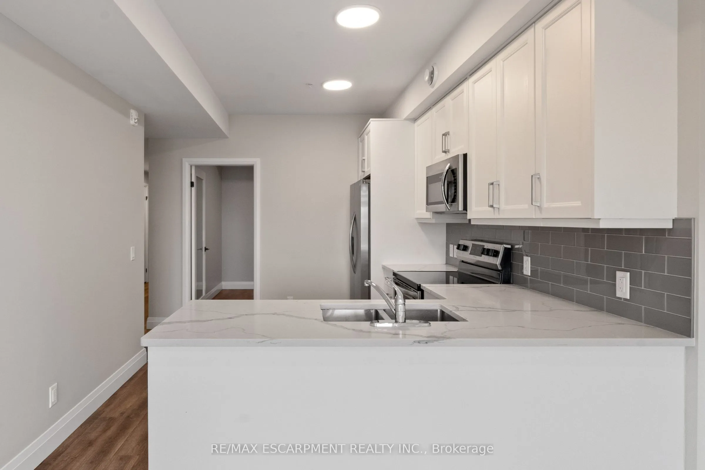 64 MAIN Street N, #303