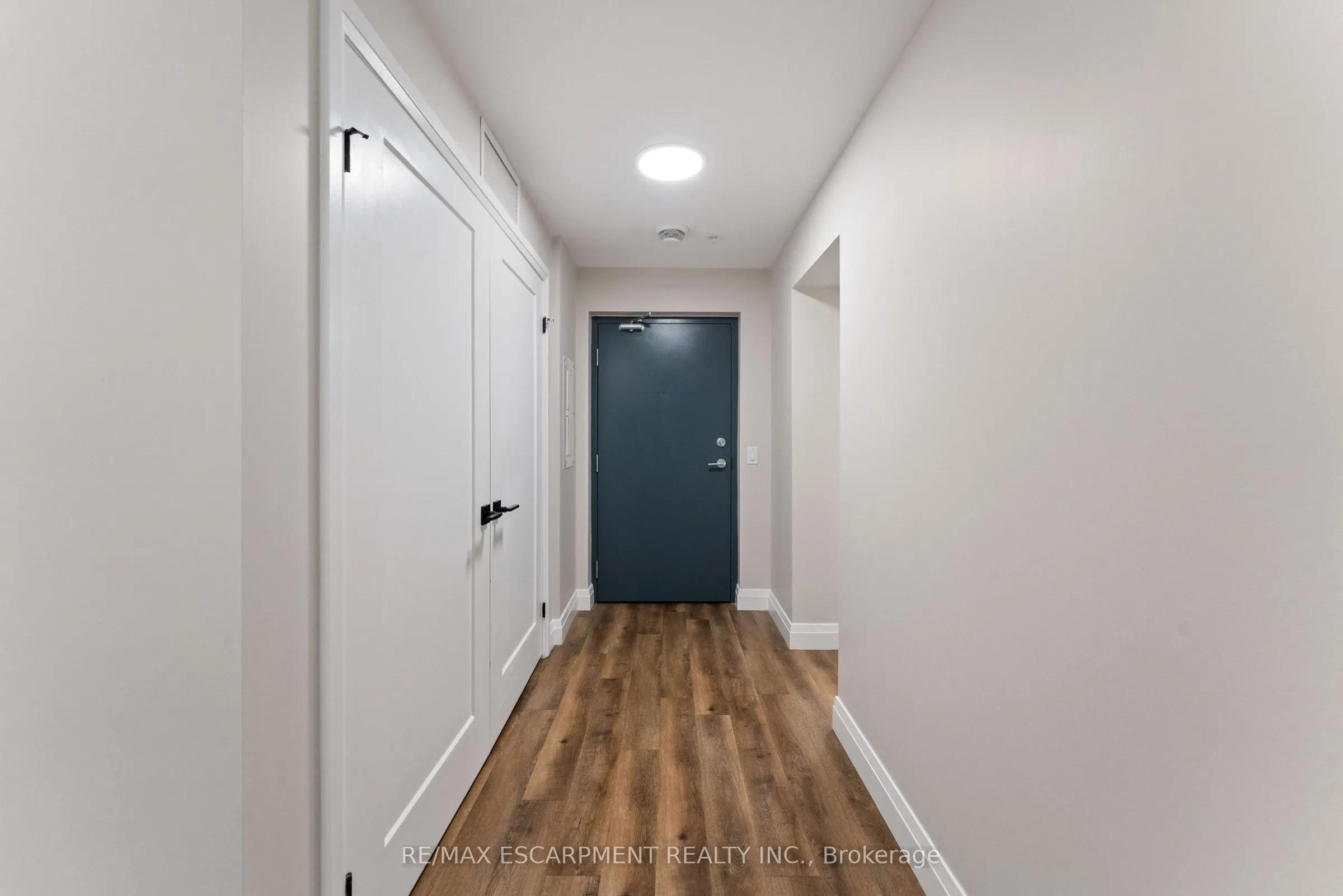 64 MAIN Street N, #303