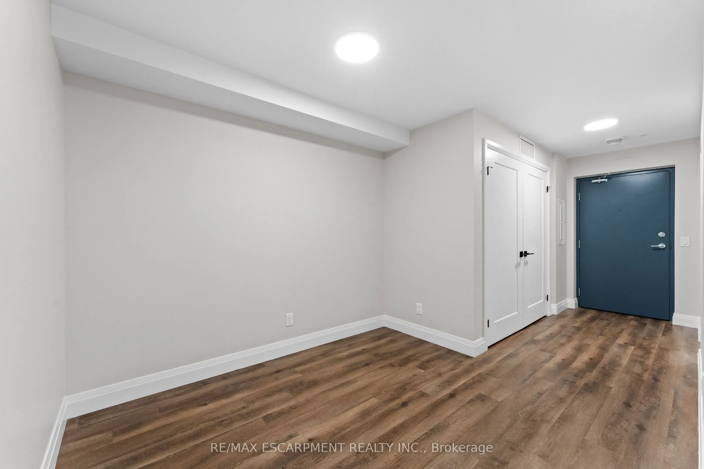 64 MAIN Street N, #303