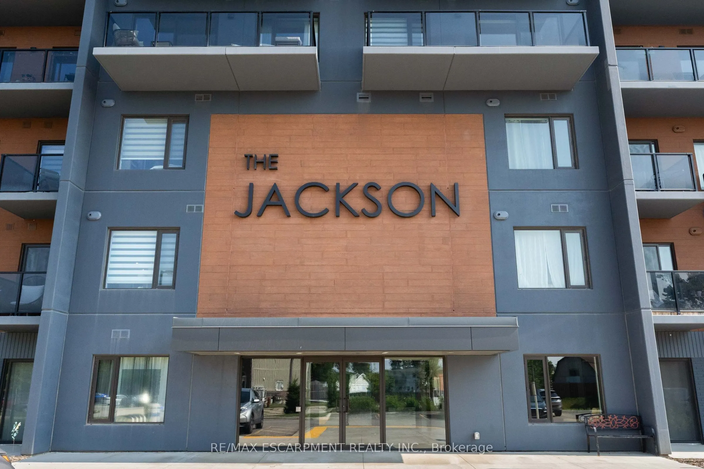64 MAIN Street N, #303