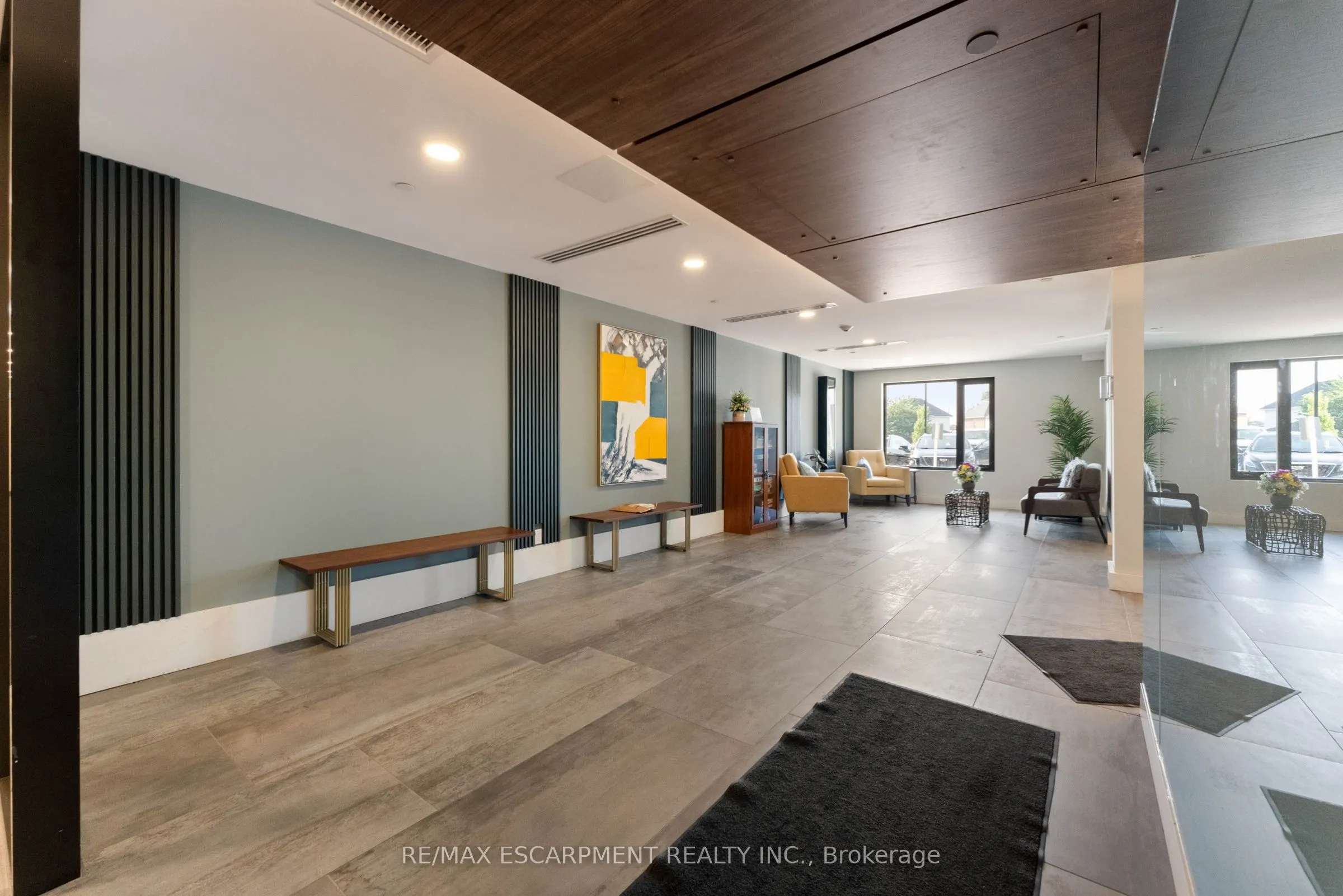 64 MAIN Street N, #303