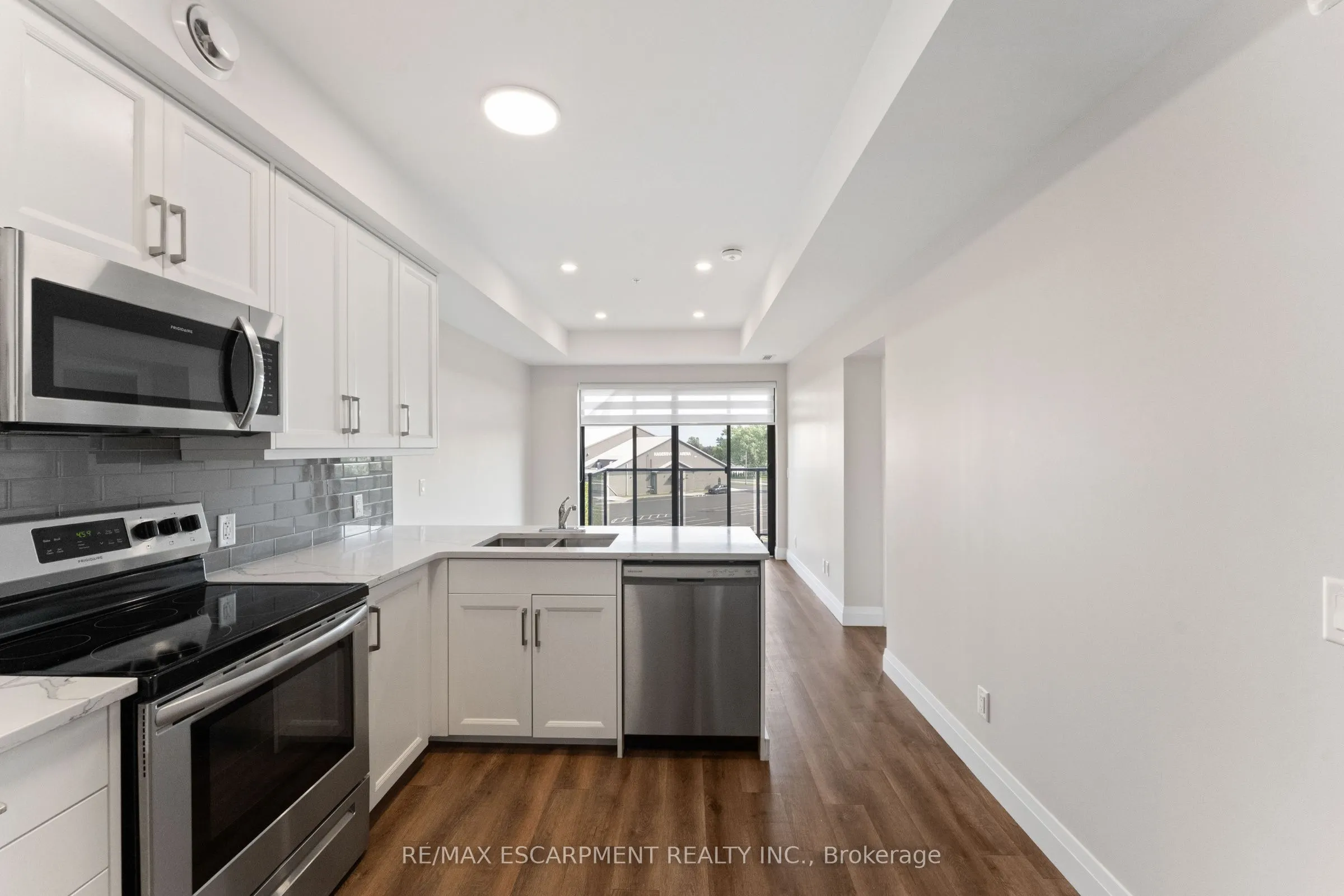 64 MAIN Street N, #303